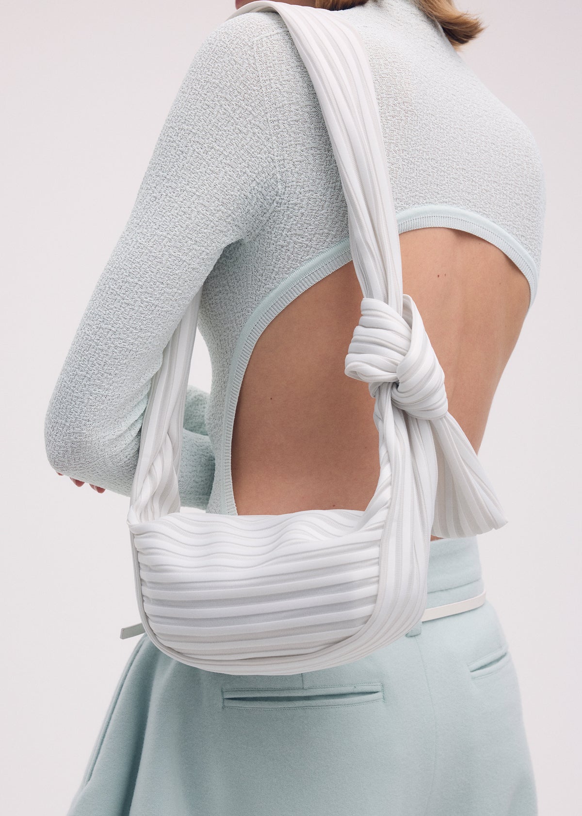 LINEAR KNIT BAG-58、バッグ&財布_ショルダーバッグ、着用画像2