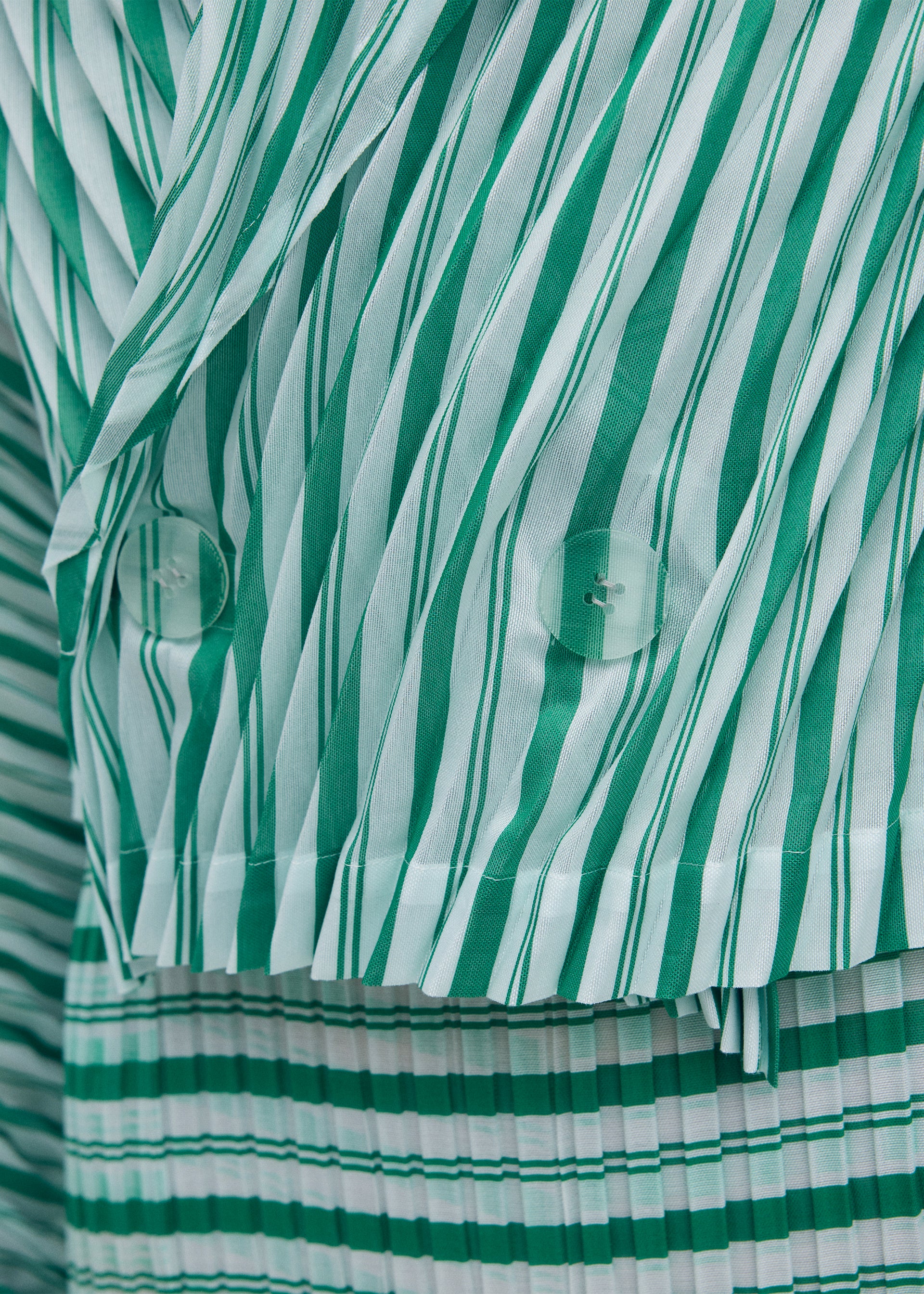 GENERIC STRIPES (HAND PLEATS) – isseymiyake.com
