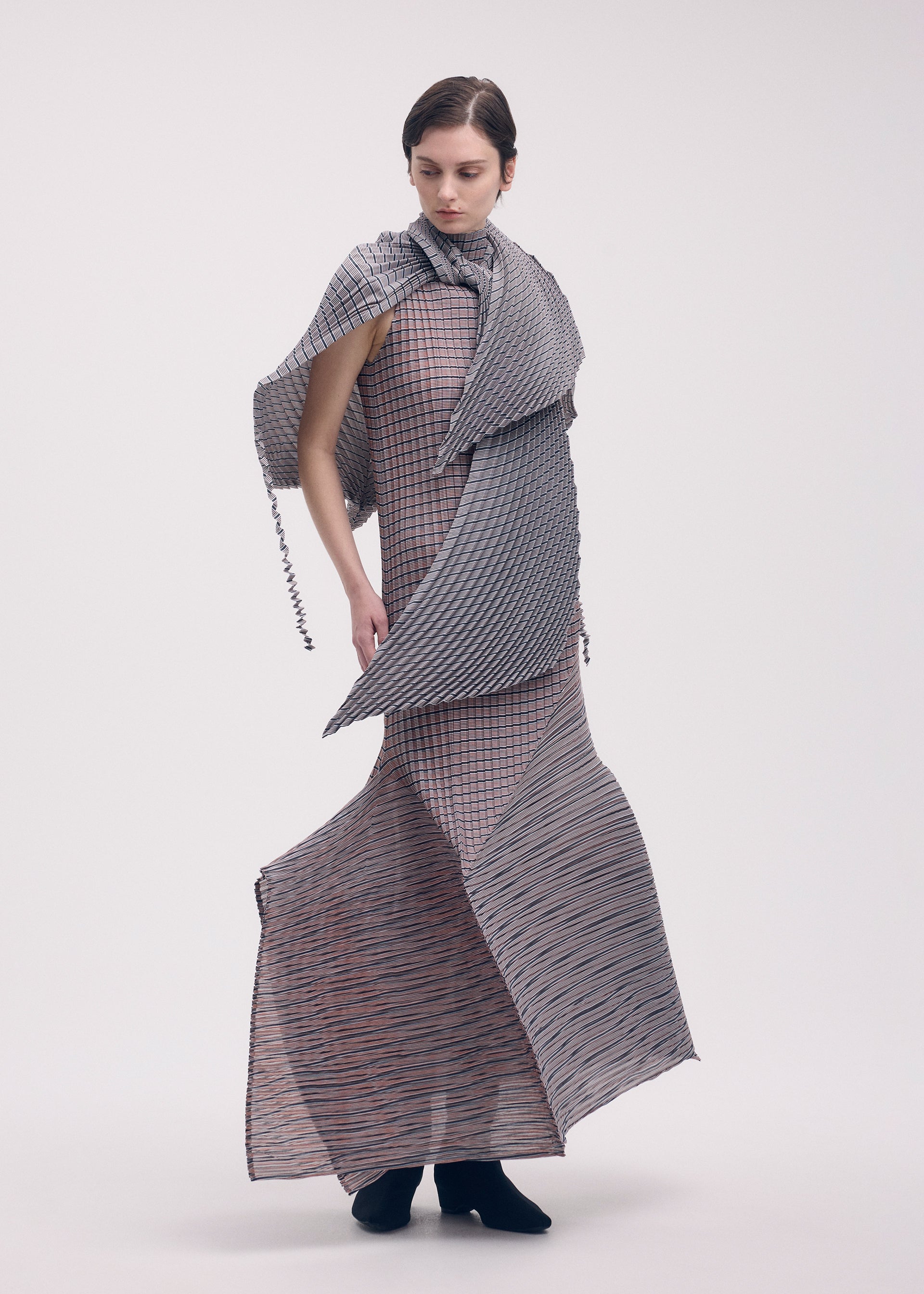GENERIC STRIPES (HAND PLEATS) – isseymiyake.com