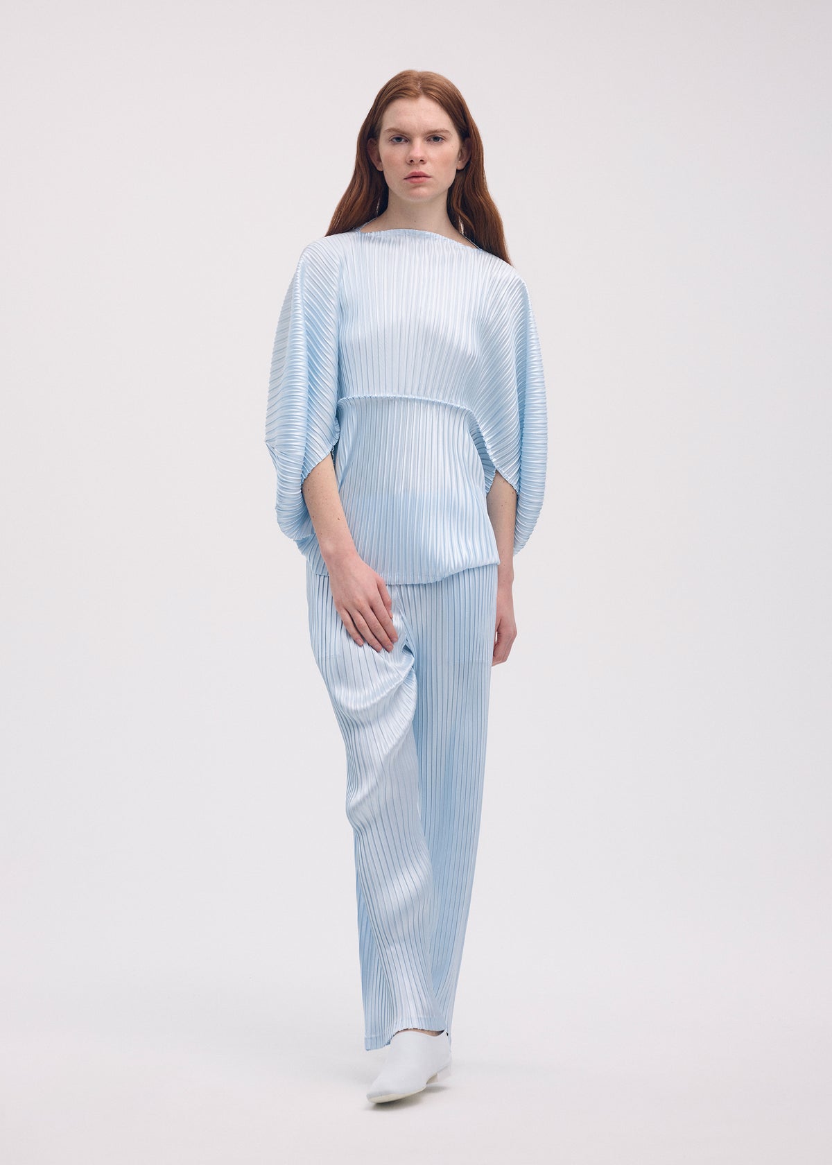 GLOSSED METAL PLEATS、ウィメンズ_パンツ、着用画像2