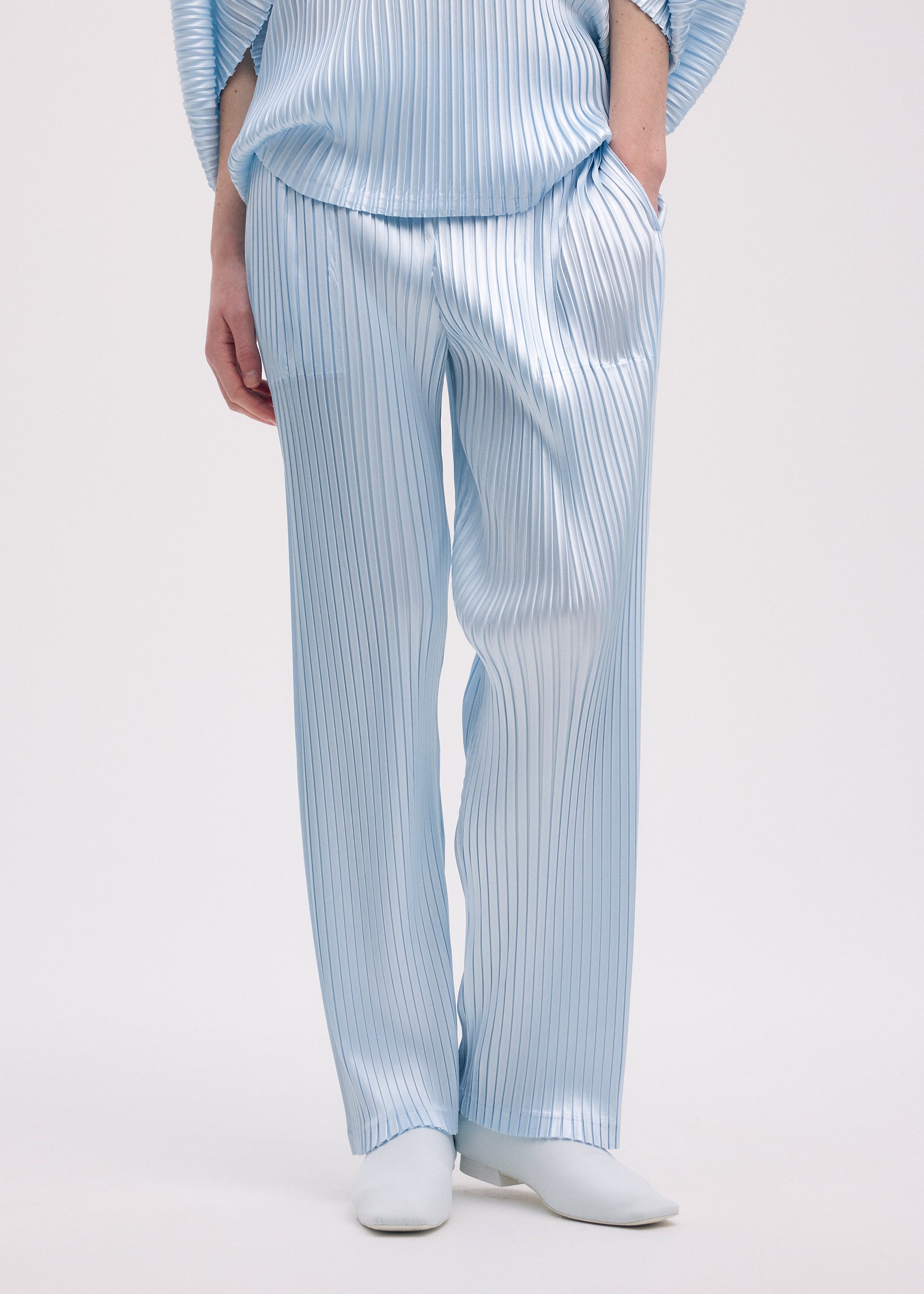 GLOSSED METAL PLEATS – isseymiyake.com