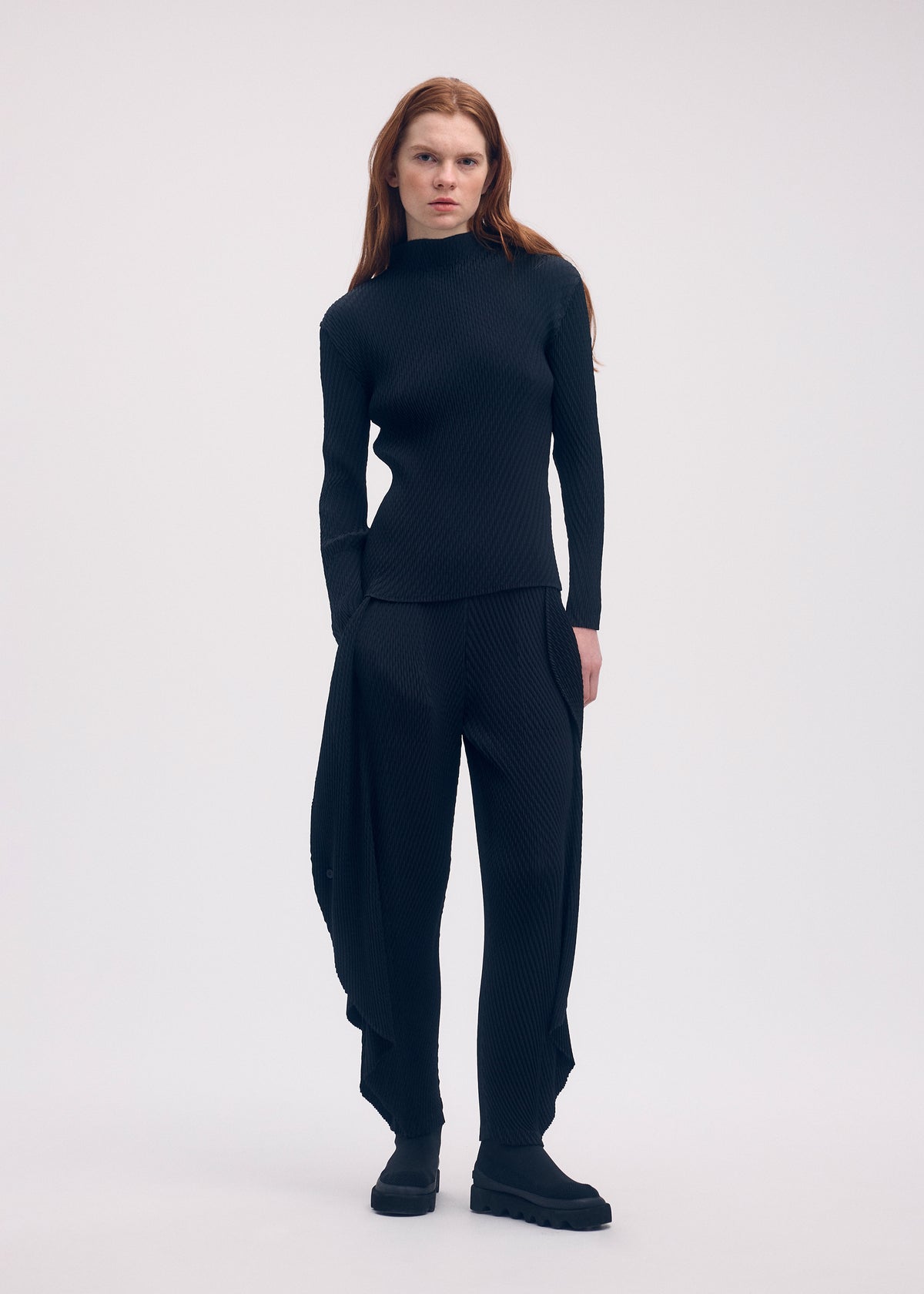 ORBICULAR PLEATS、ウィメンズ_パンツ、着用画像2