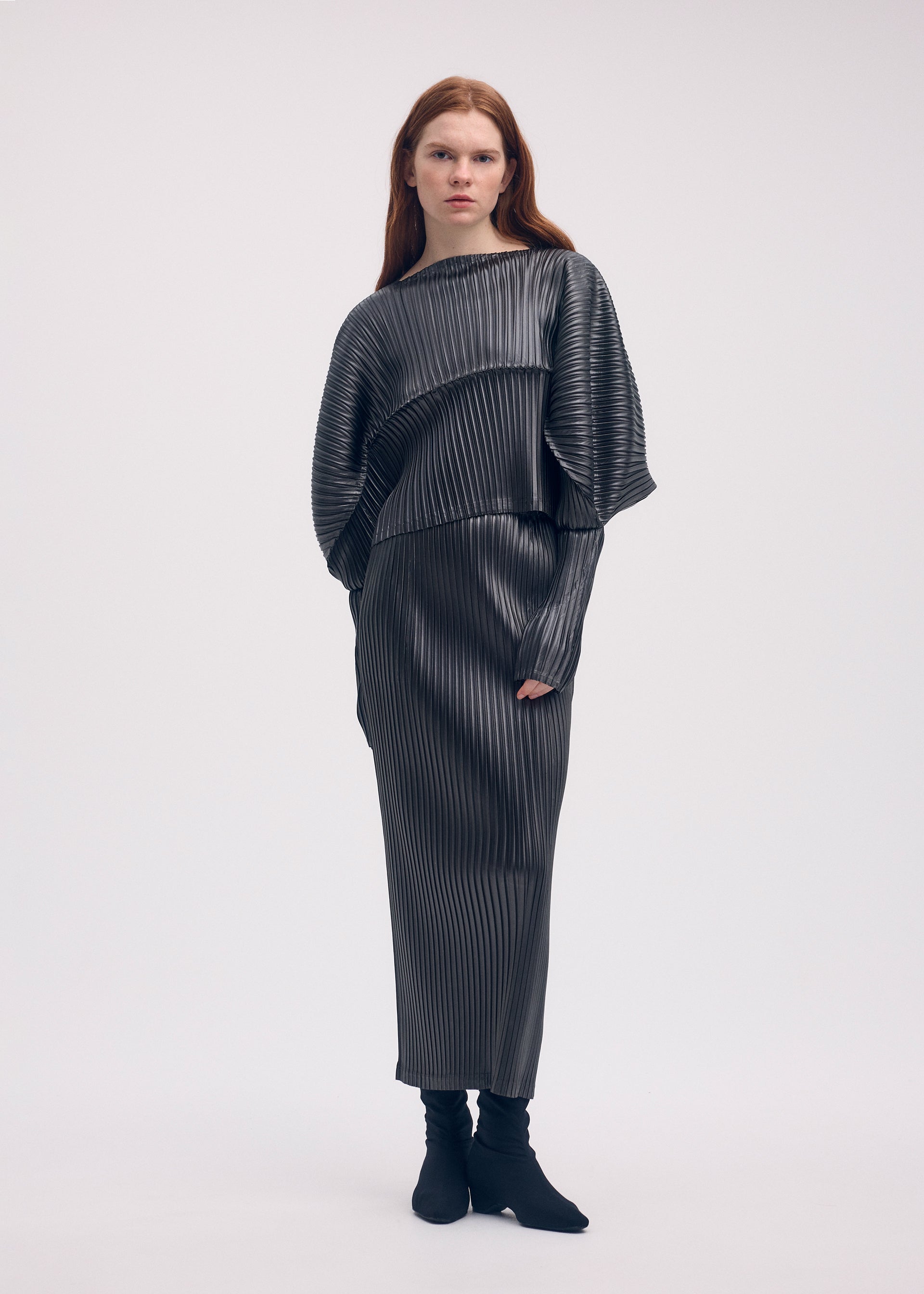 GLOSSED METAL PLEATS – isseymiyake.com