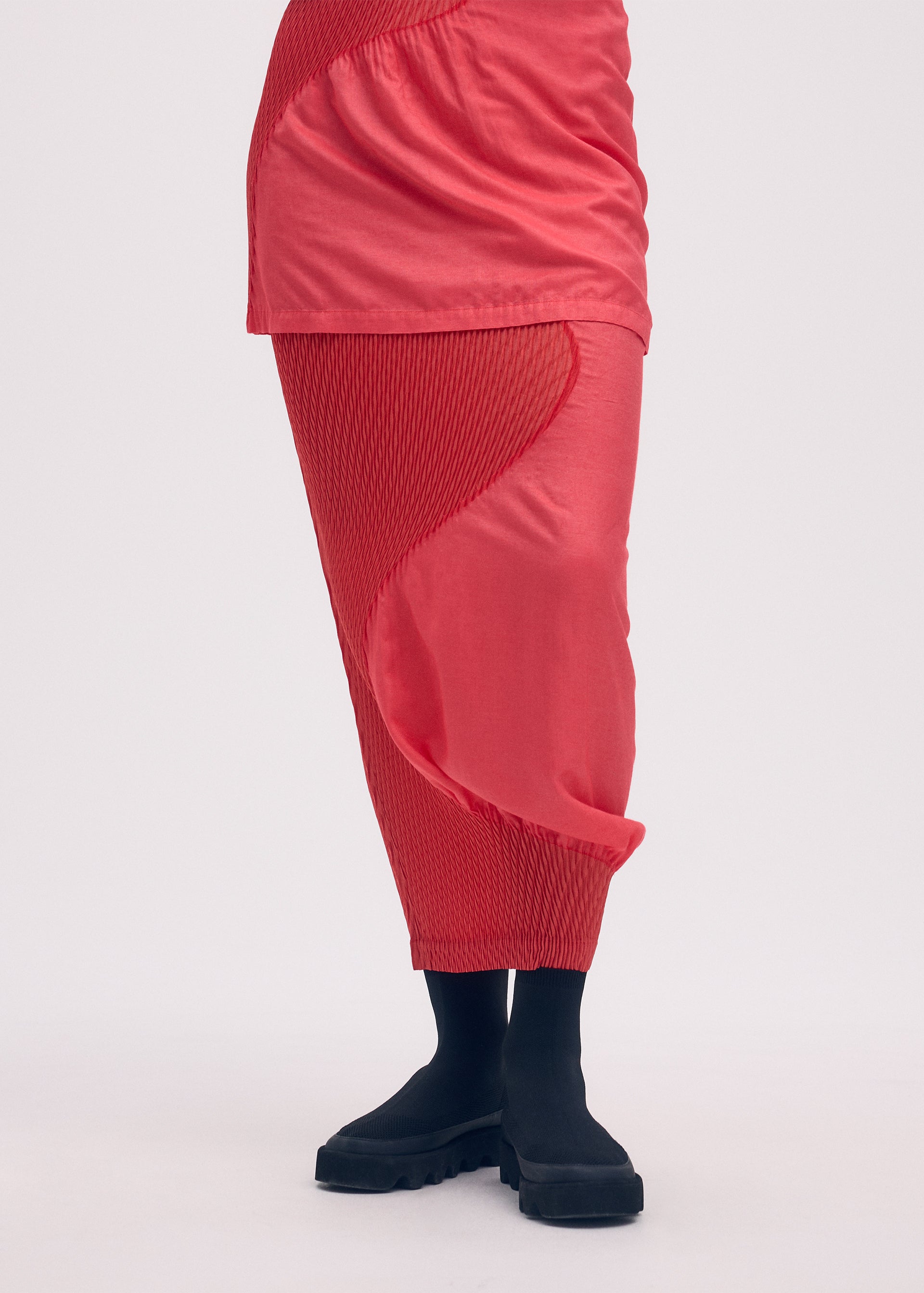 KNIT (CONTOUR) PLEATS – isseymiyake.com