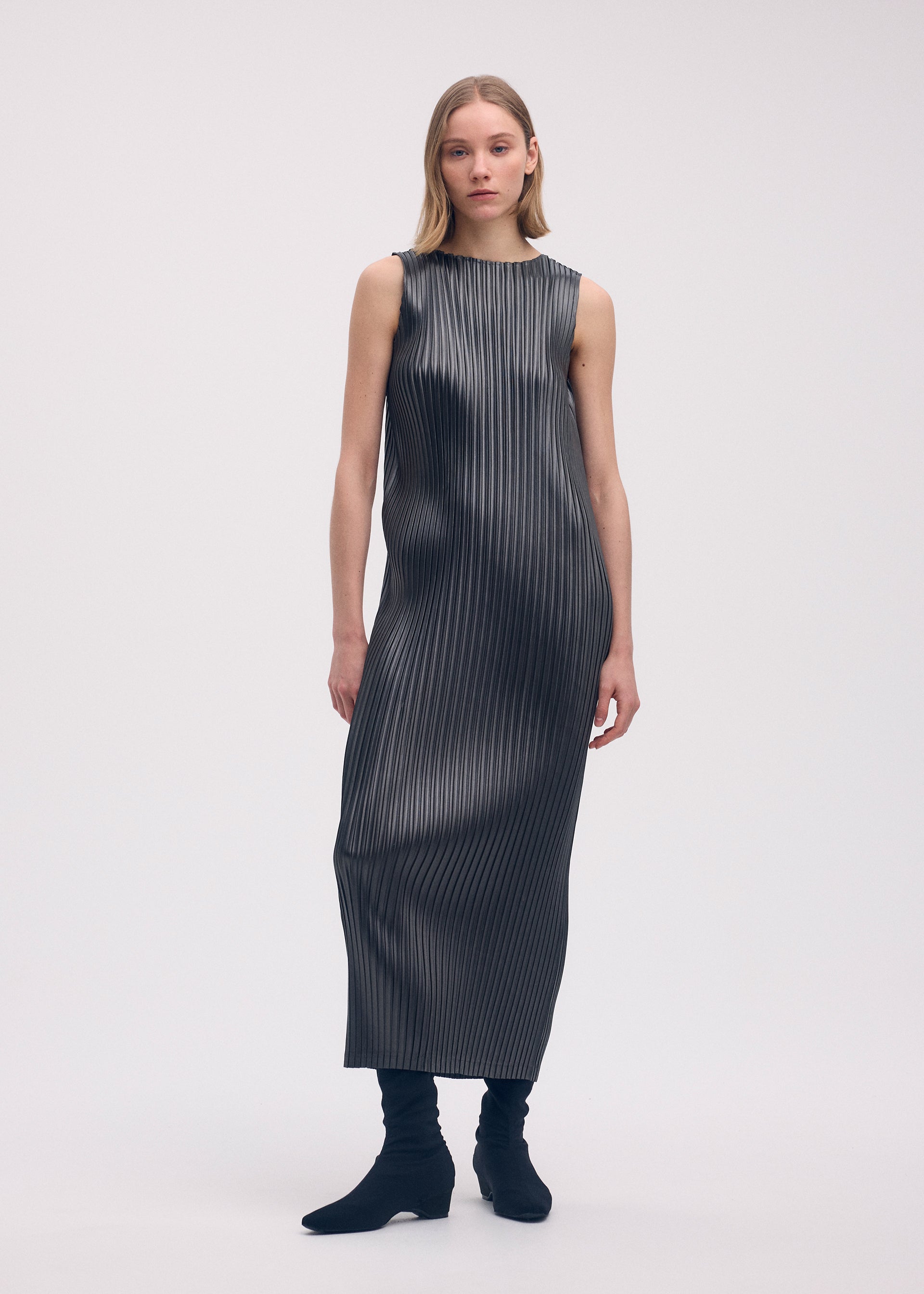 GLOSSED METAL PLEATS – isseymiyake.com
