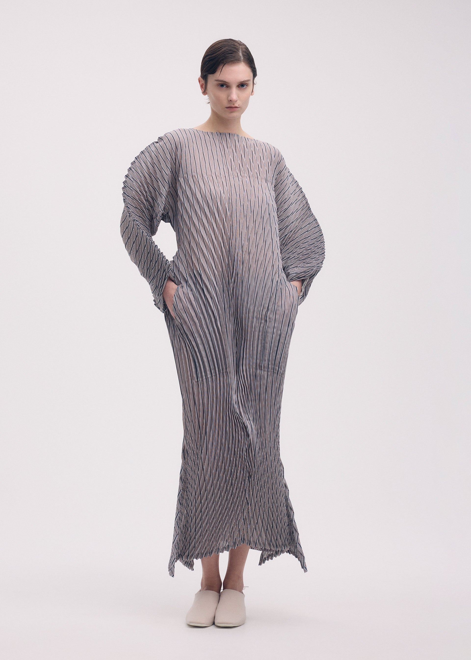 GENERIC STRIPES (HAND PLEATS) – isseymiyake.com