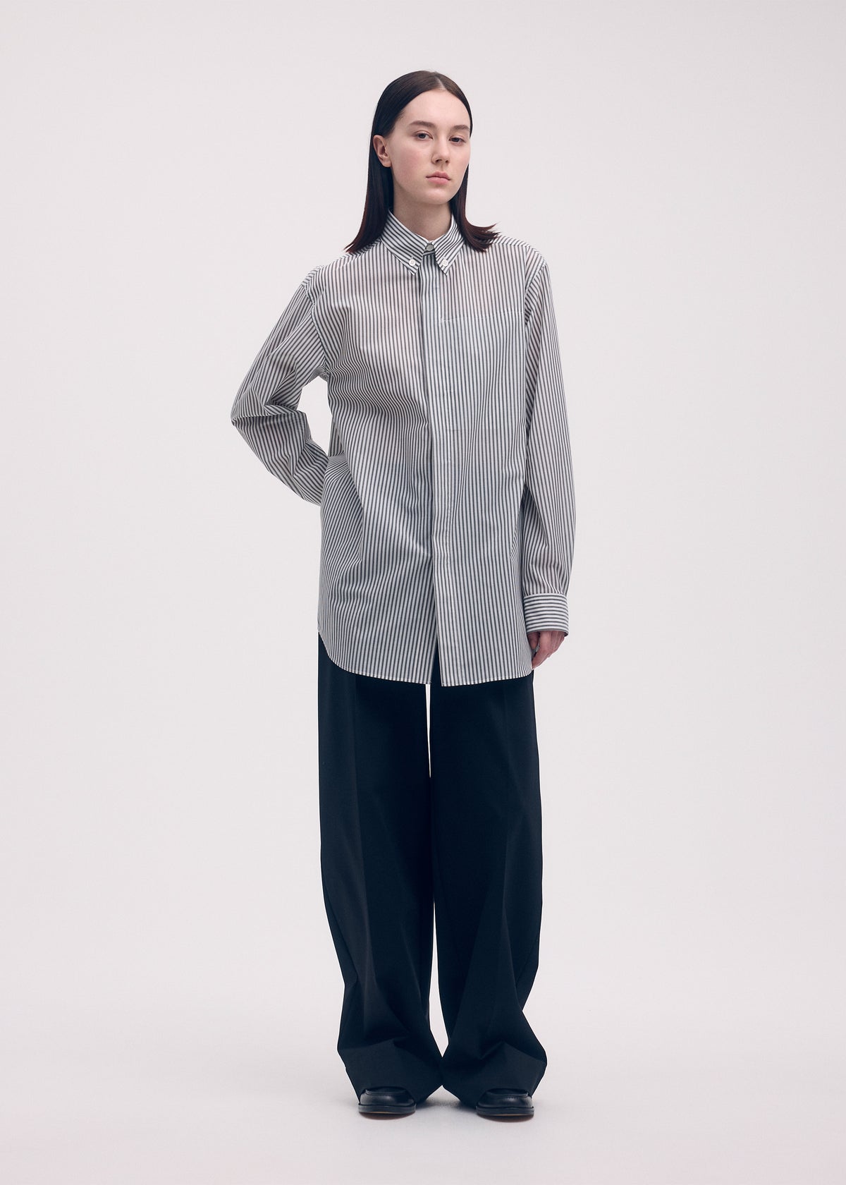 ODD SHIRT (STRIPES)、ウィメンズ_トップス_シャツ、着用画像2