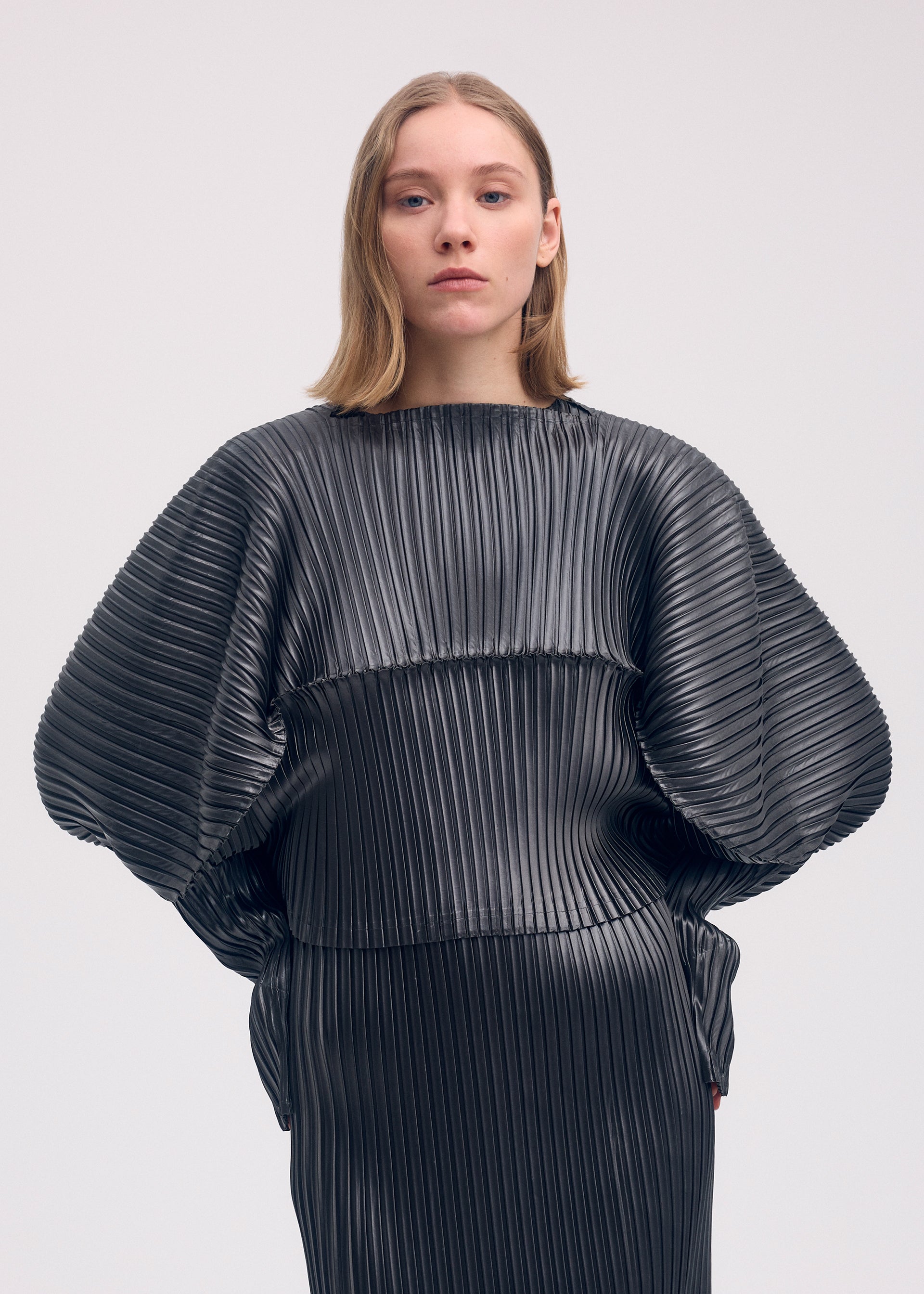 プリーツプリーズ GLOSSED METAL PLEATS – isseymiyake.com