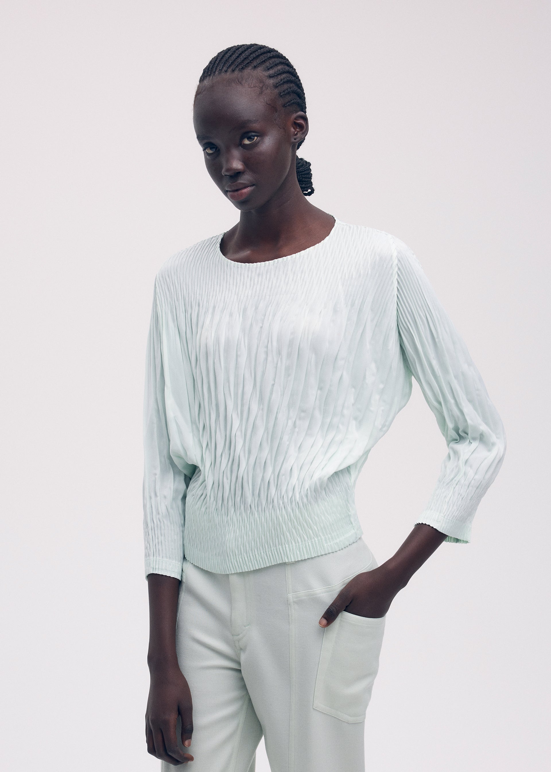 SUEDE LIKE PUFF PLEATS、ウィメンズ_トップス_トップ、着用画像2