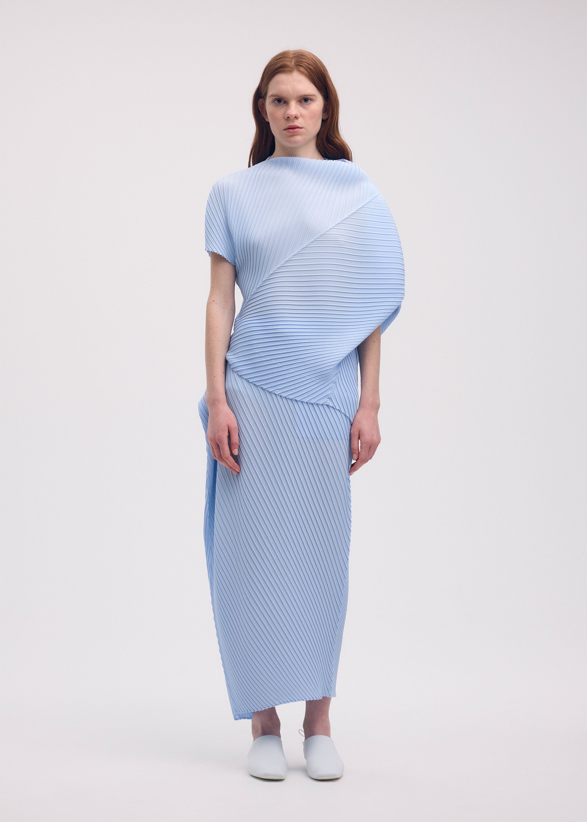 ウィメンズ／トップス – isseymiyake.com