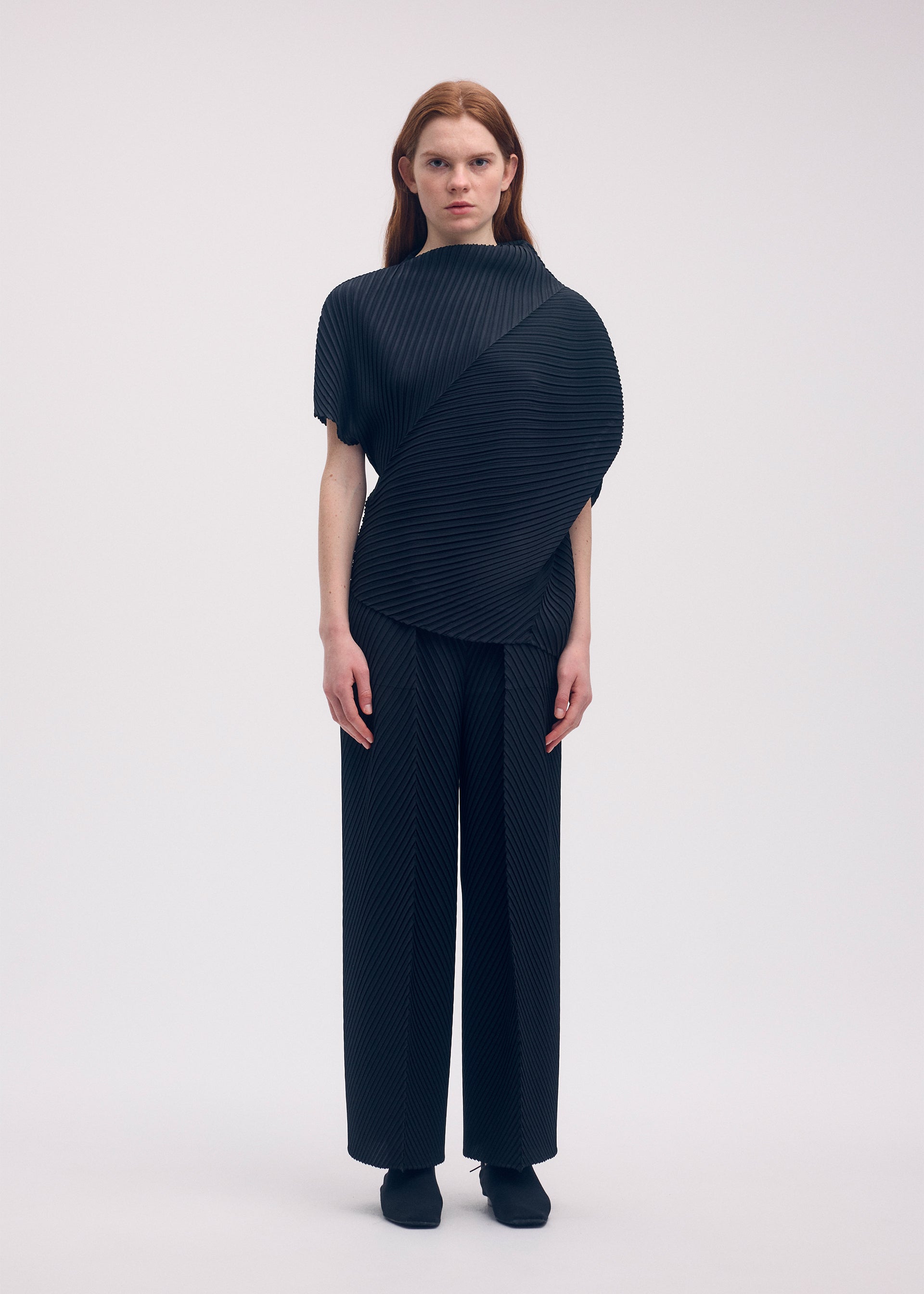 専用！PLEATS PLEASE イッセイミヤケ、シンプル、生地上質、ボルドー ISSEY MIYAKE イッセイミヤケ PLEATS PLEASE カットソー