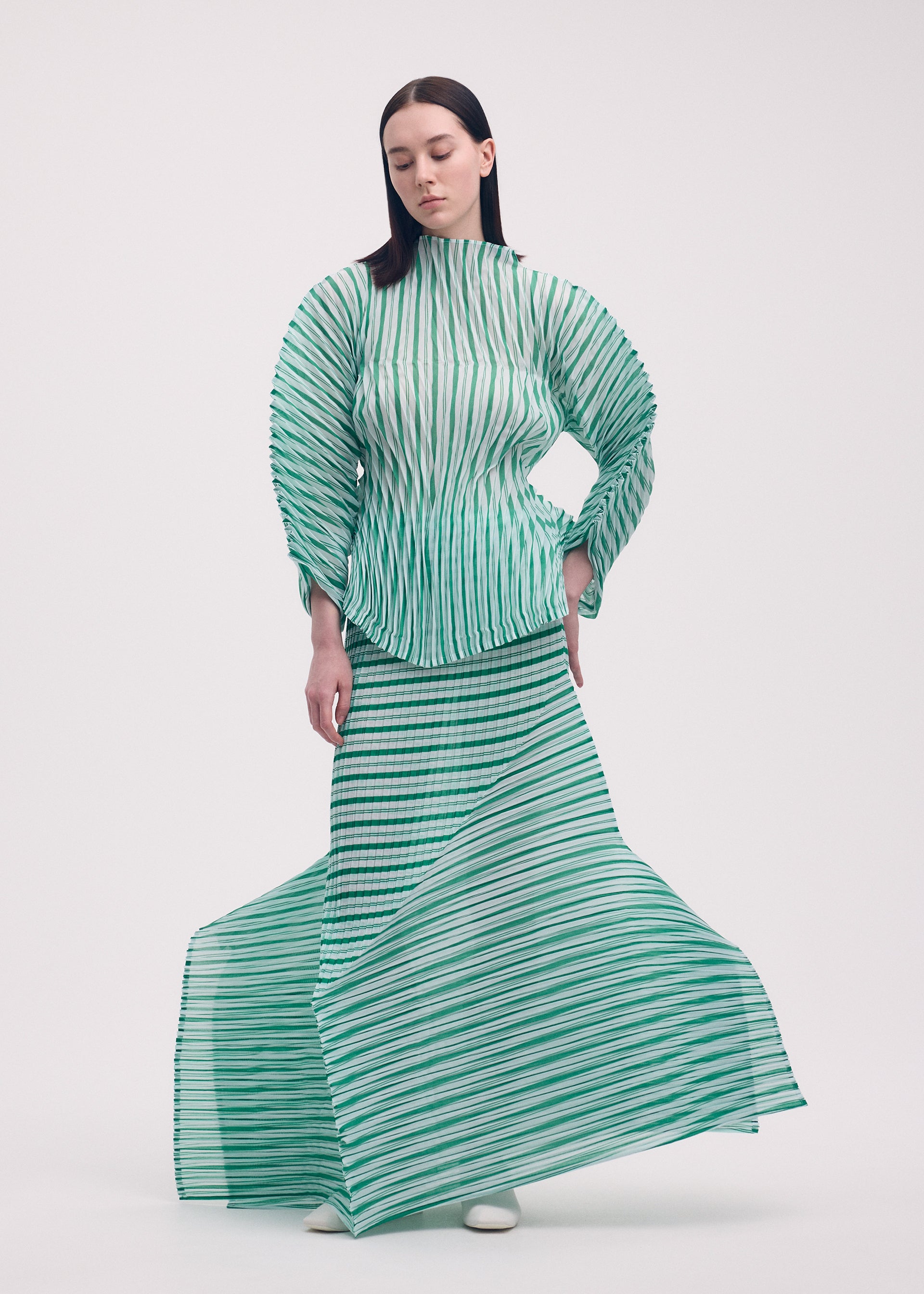 GENERIC STRIPES (HAND PLEATS) – isseymiyake.com