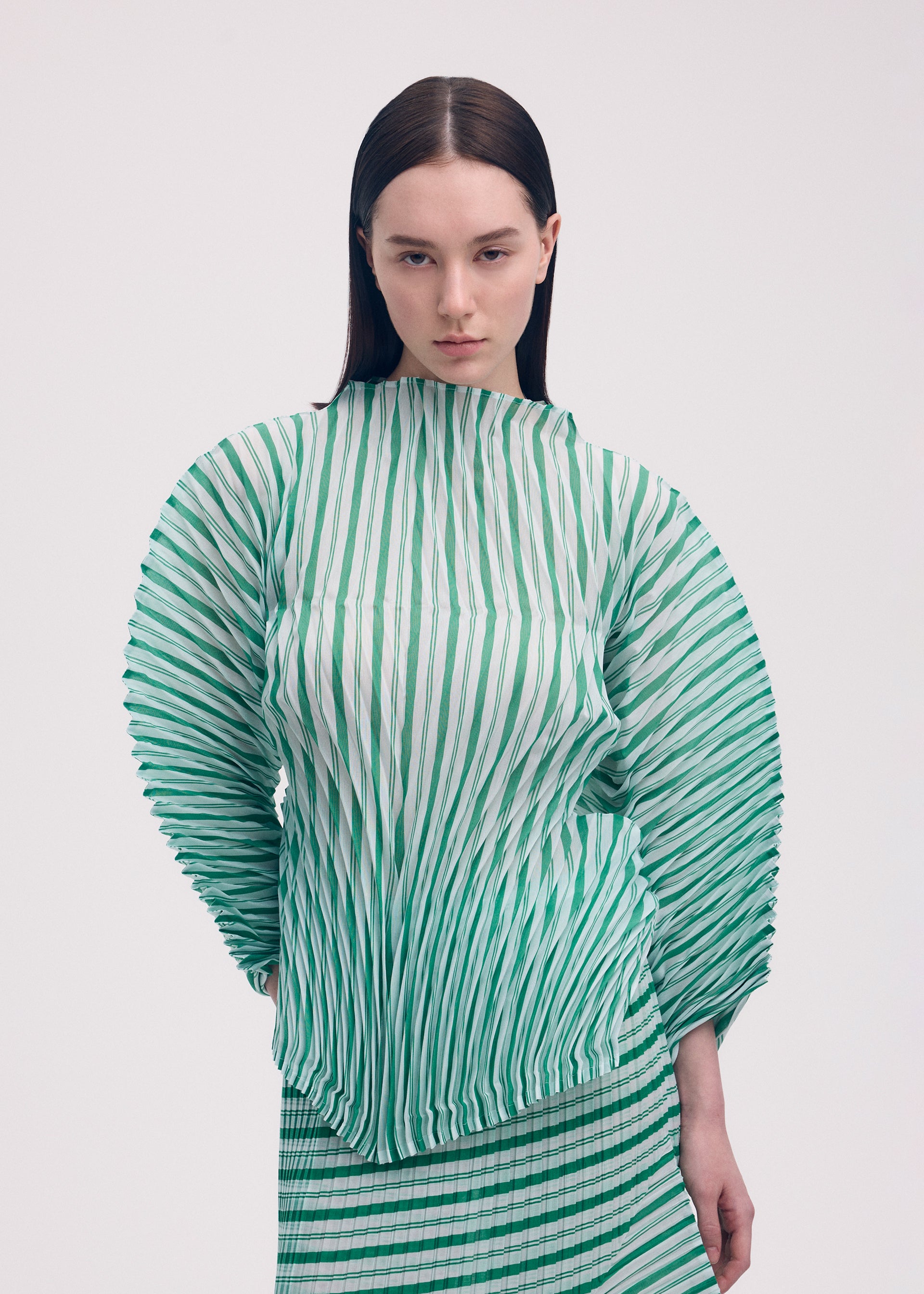 GENERIC STRIPES (HAND PLEATS) – isseymiyake.com