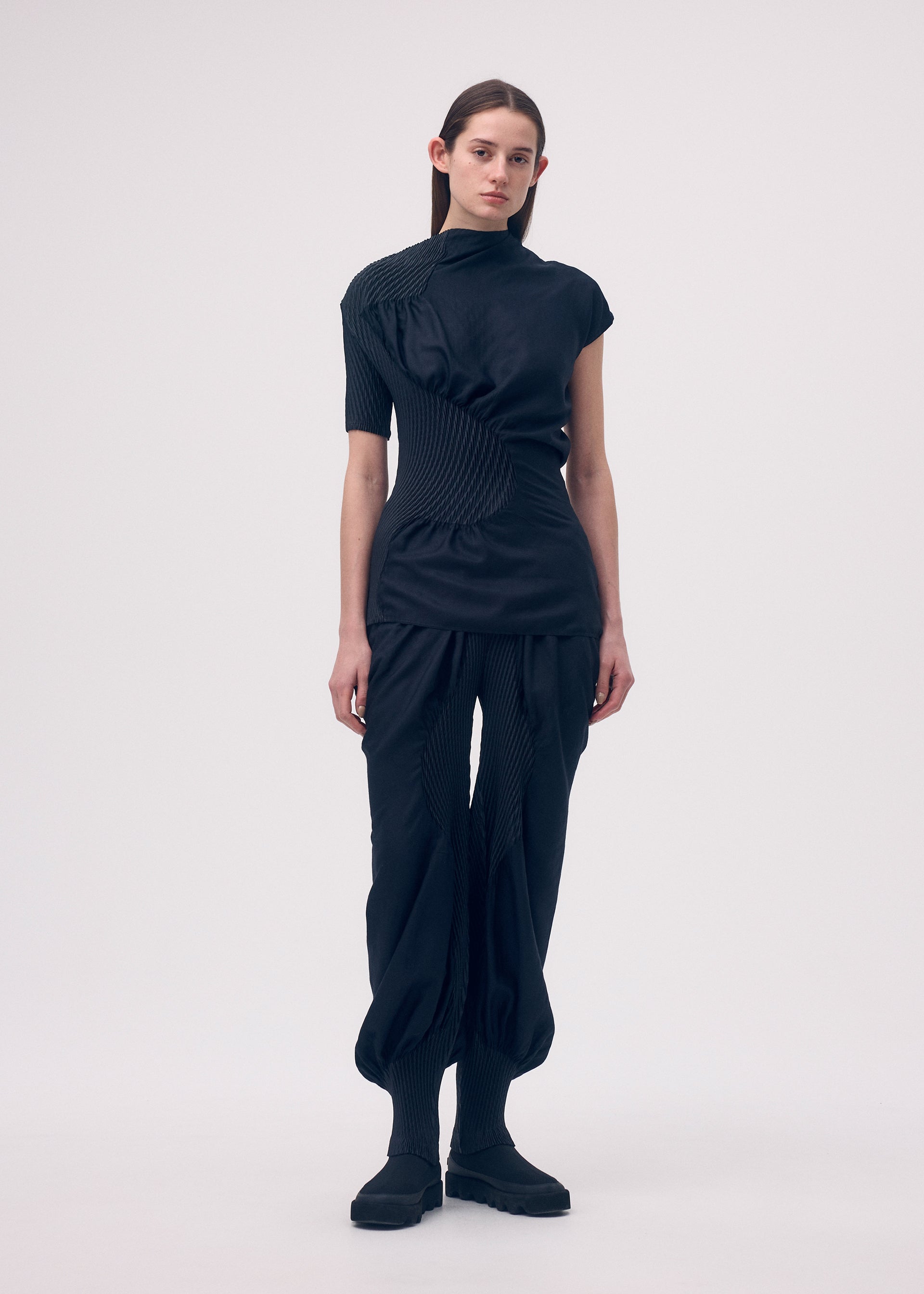 KNIT (CONTOUR) PLEATS – isseymiyake.com