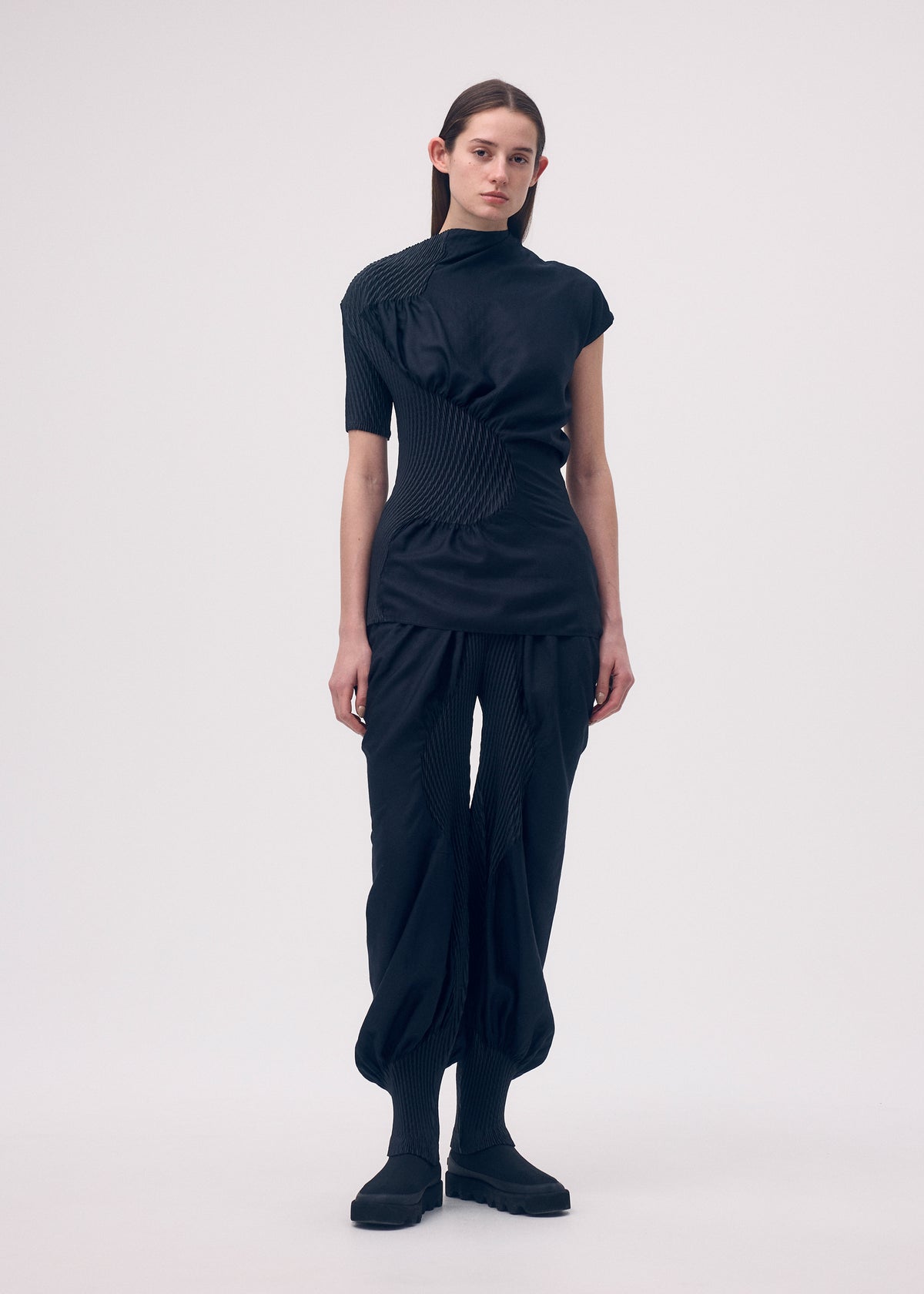 KNIT (CONTOUR) PLEATS、ウィメンズ_トップス_トップ、着用画像2