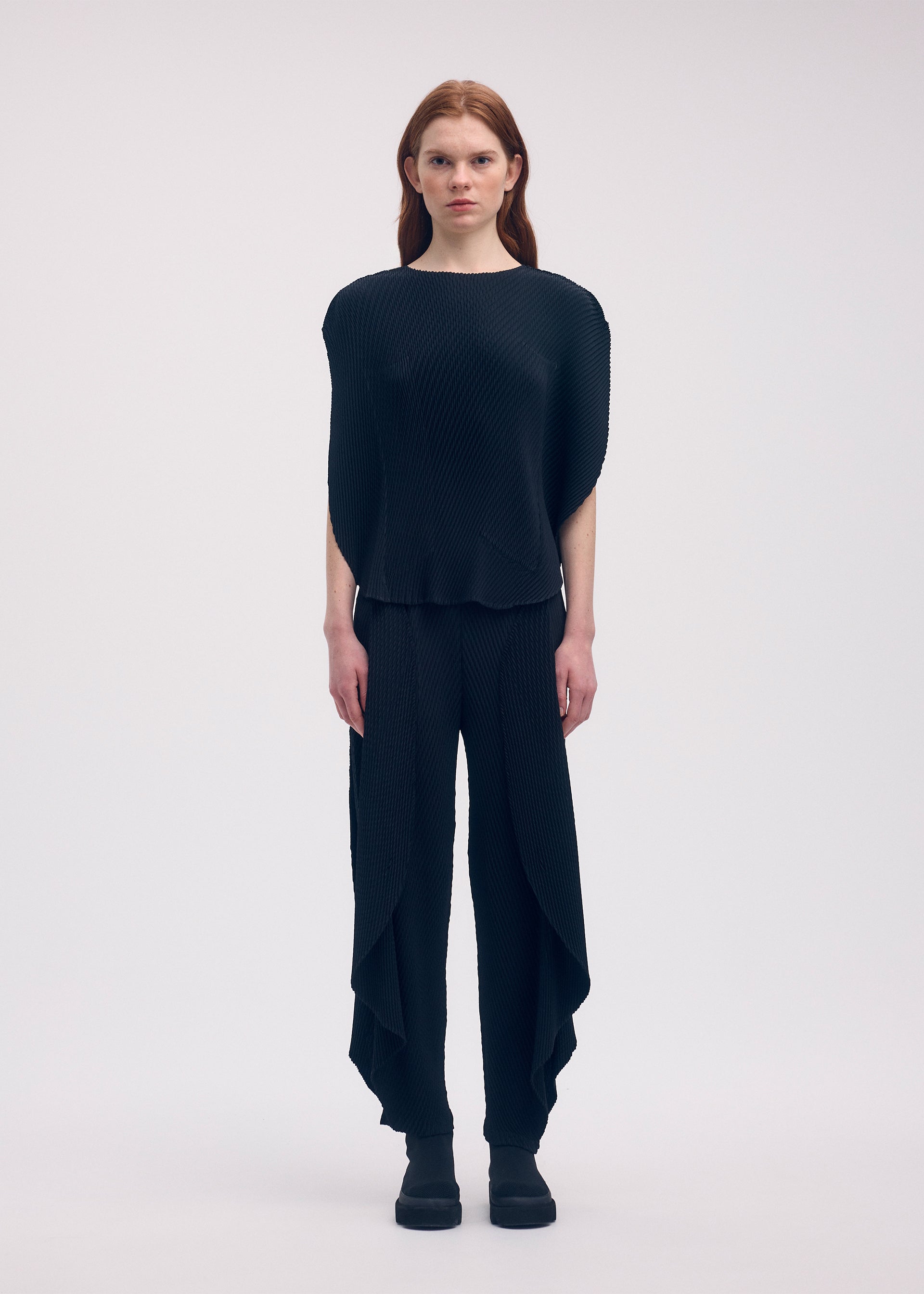 レディースファッション　三宅一成meのトップス ウィメンズ／トップス／トップ – isseymiyake.com
