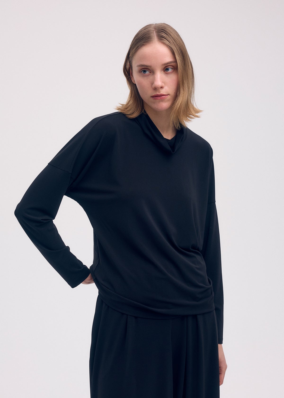DRAPE JERSEY-58、ウィメンズ_トップス_トップ、着用画像4
