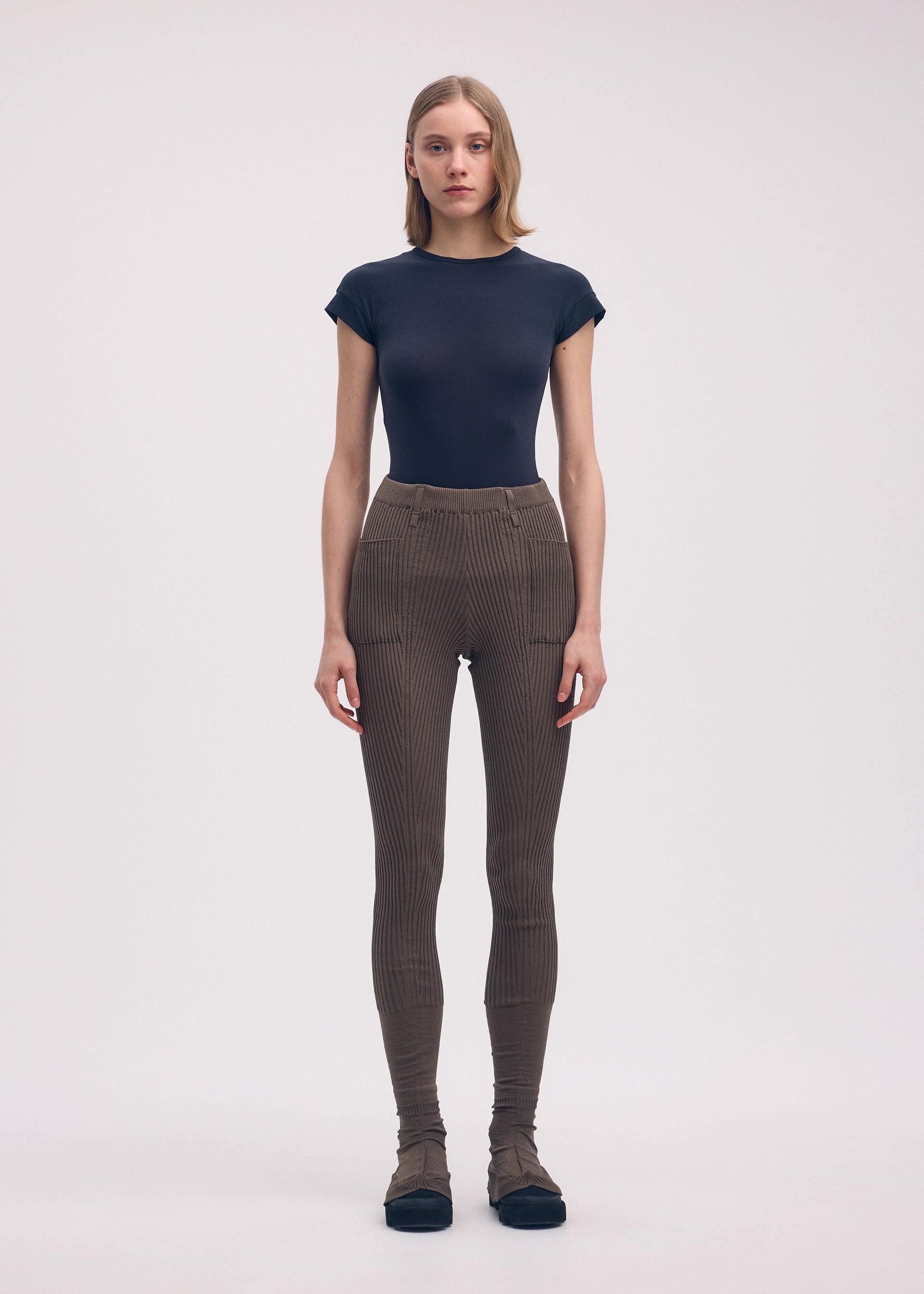 イッセイミヤケ　ニットレギンス ODD PANTS – isseymiyake.com