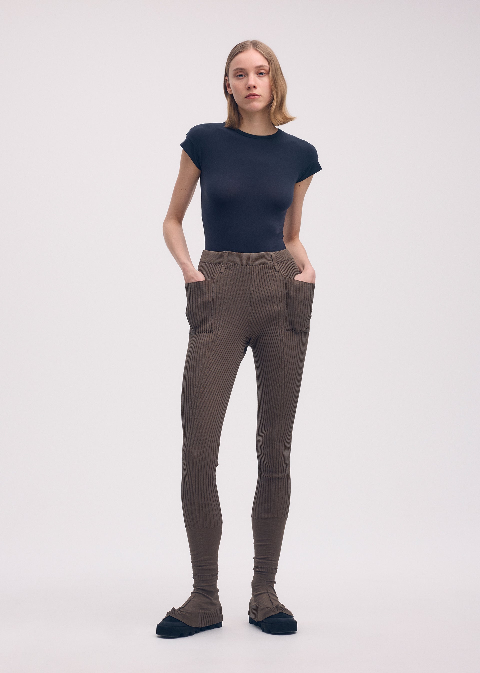 イッセイミヤケ　ニットレギンス ODD PANTS – isseymiyake.com