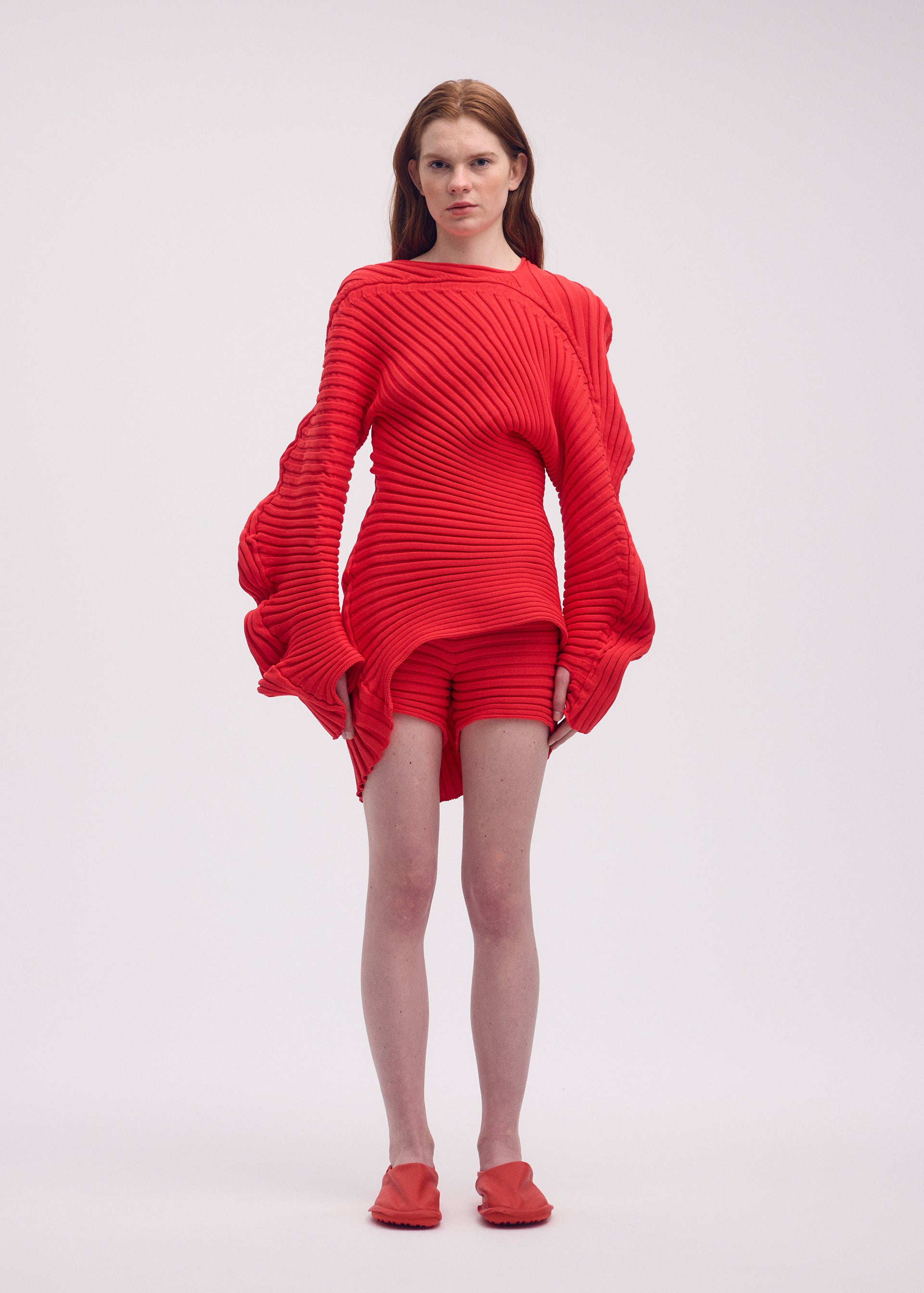 ウィメンズ／トップス – isseymiyake.com