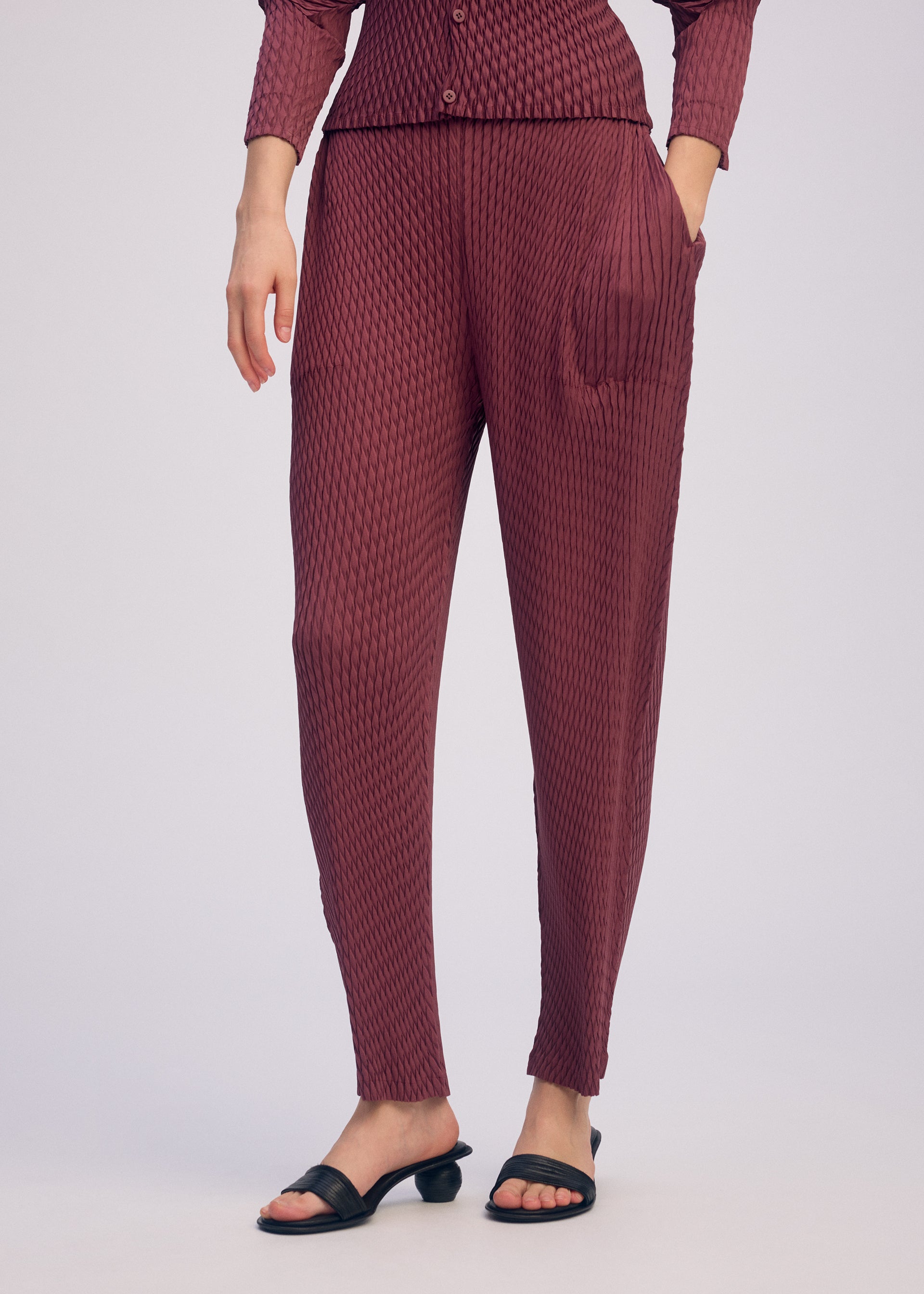 SLEEK PLEATS – isseymiyake.com
