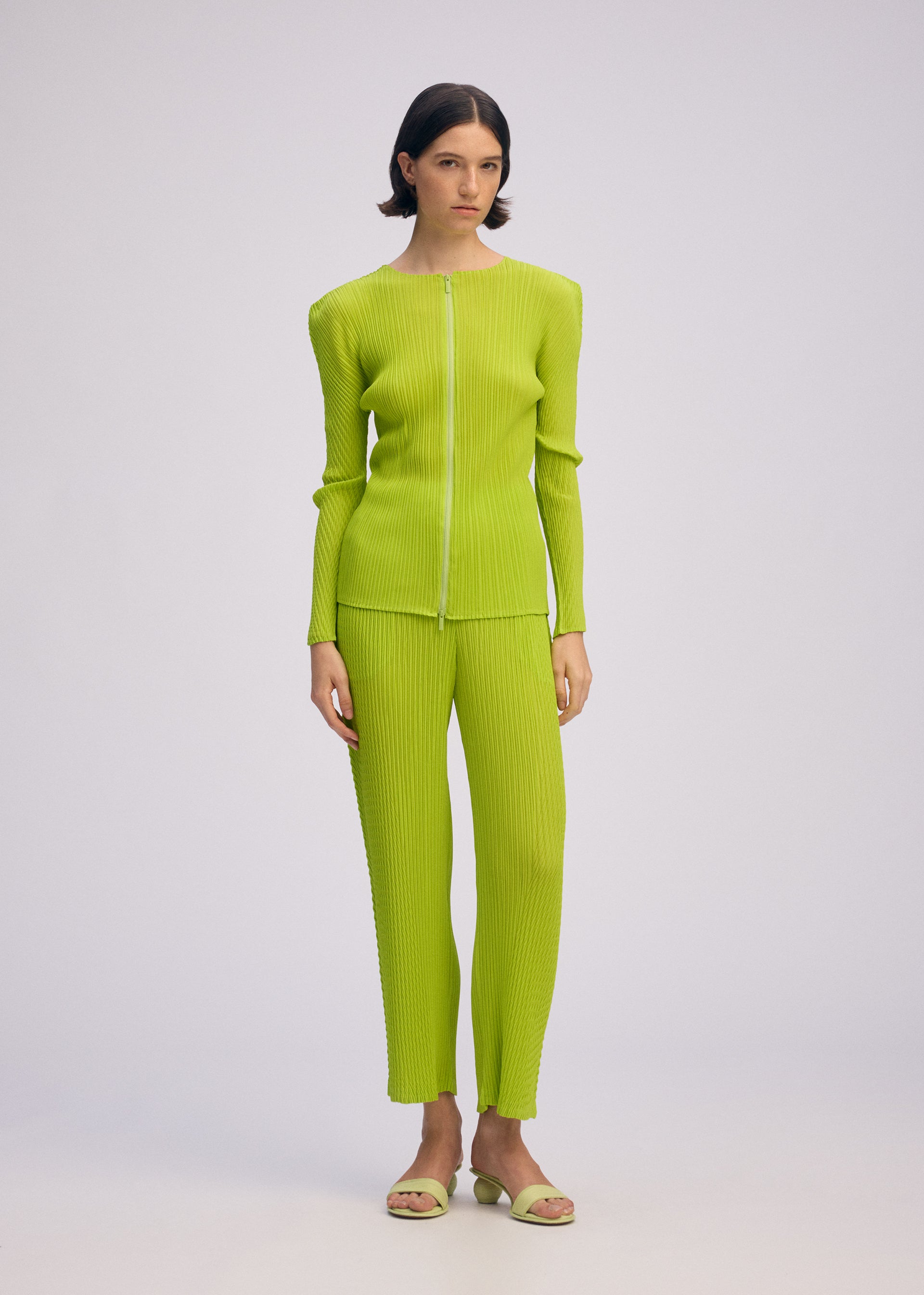 BOX SHOULDER PLEATS – isseymiyake.com