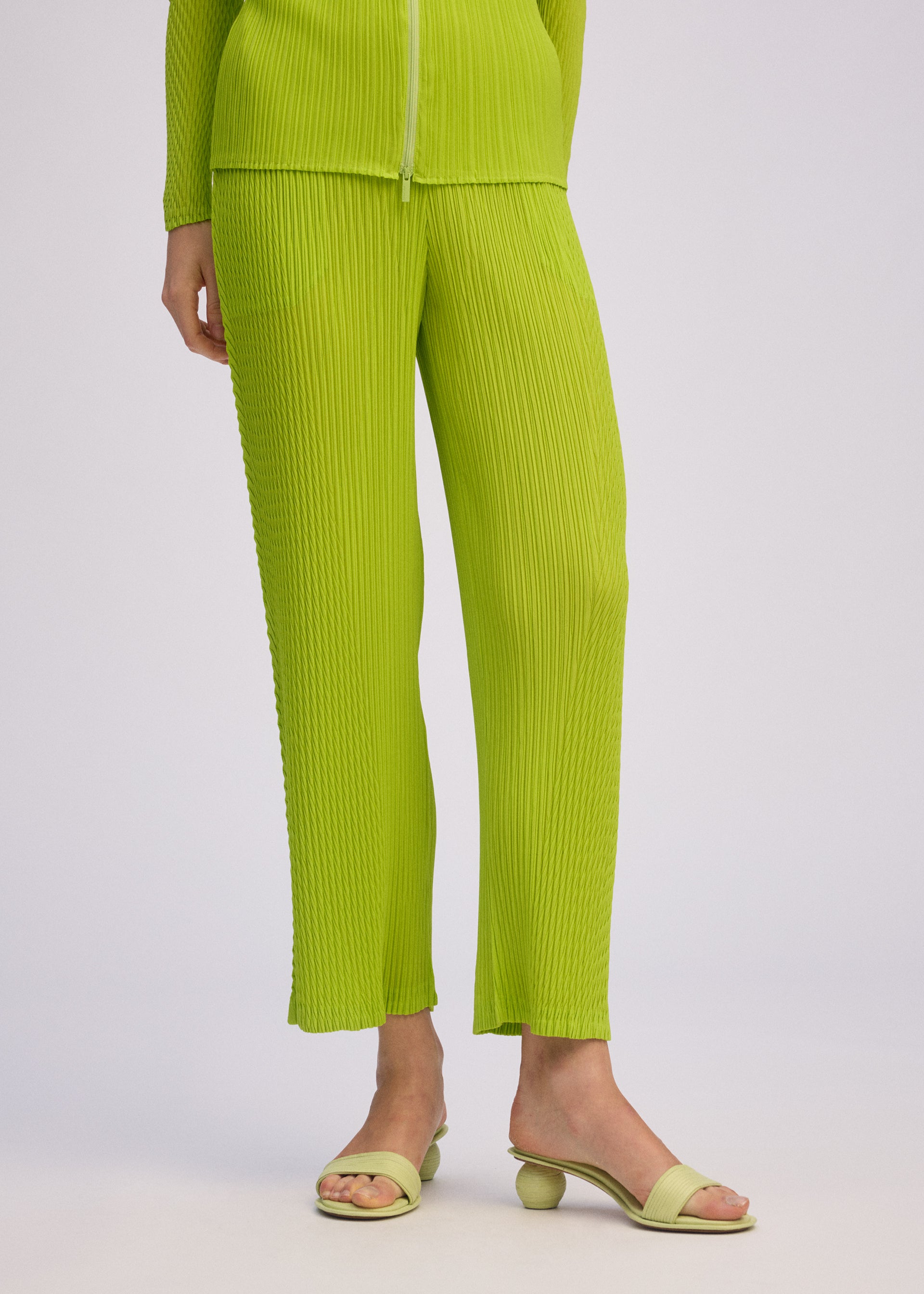 ミユ BOX SHOULDER PLEATS – isseymiyake.com
