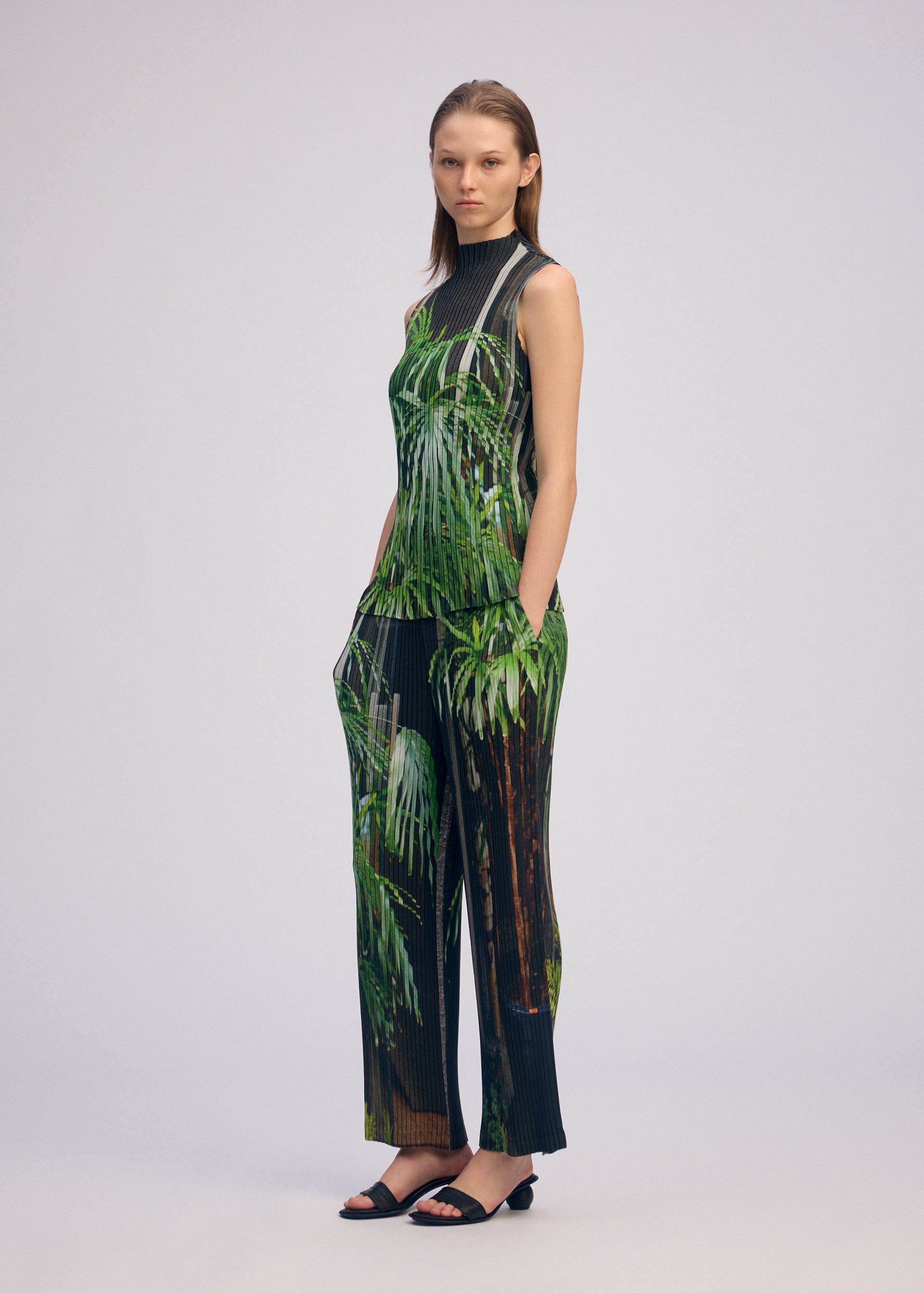 ハシヅメユツヤ URBAN JUNGLE PLEATS – isseymiyake.com