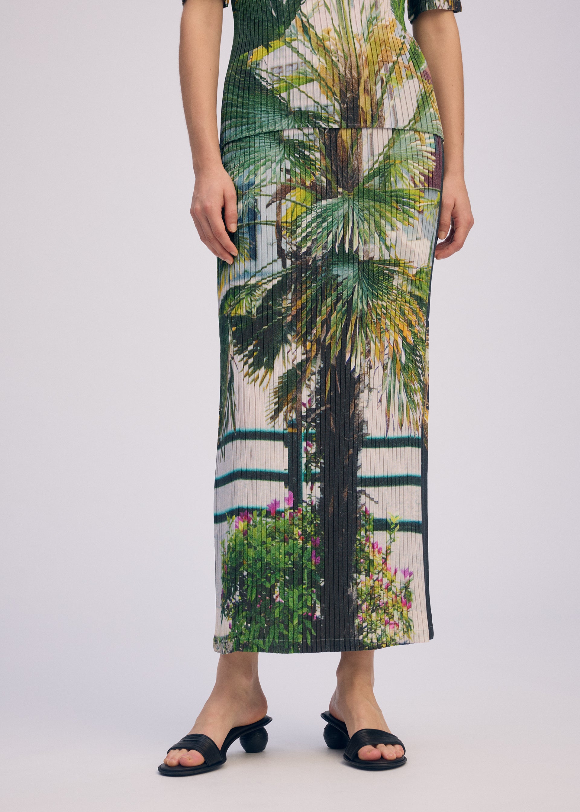 URBAN JUNGLE PLEATS、ウィメンズ_スカート、着用画像3