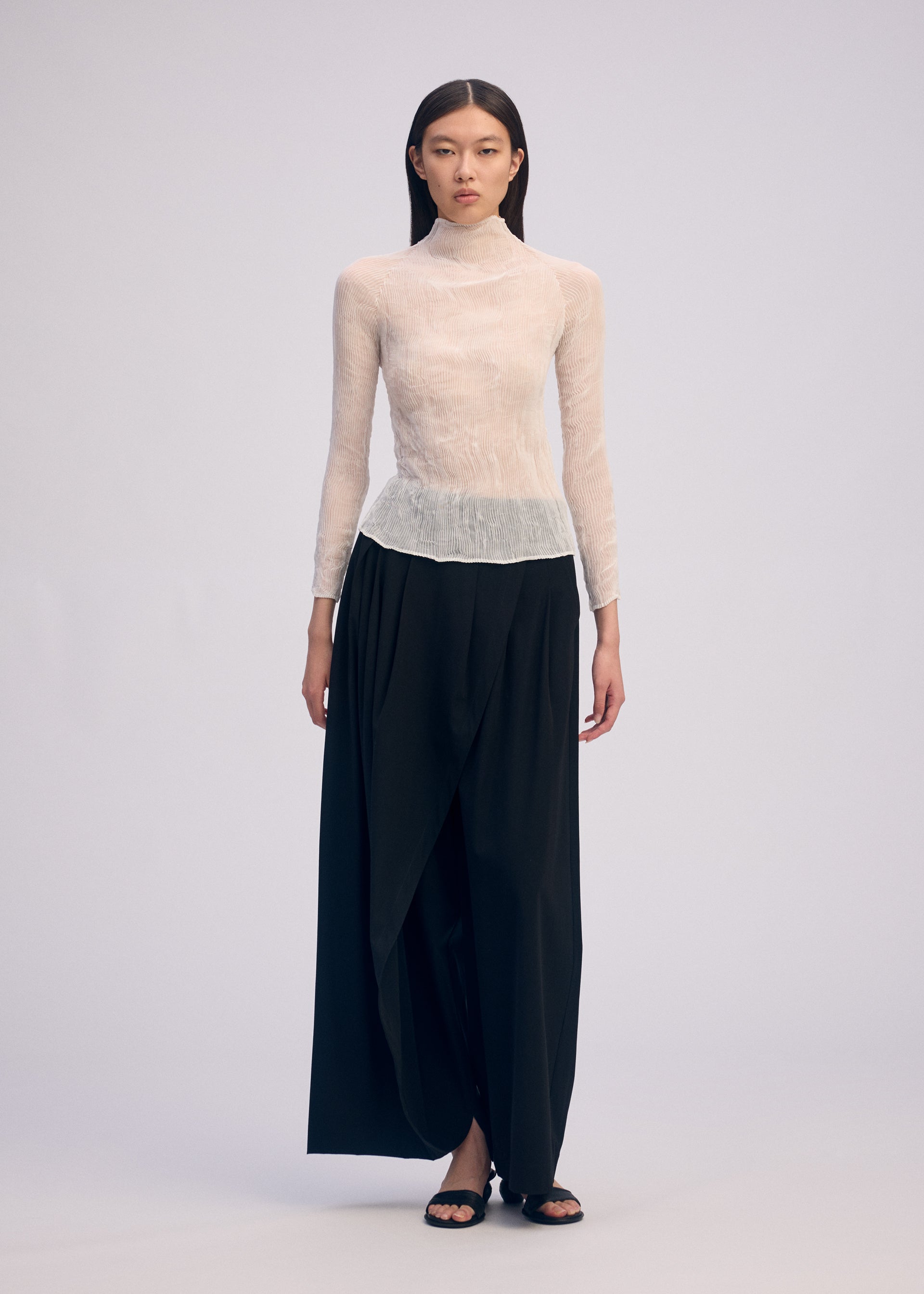 CHIFFON TWIST BK/WT-66 – isseymiyake.com