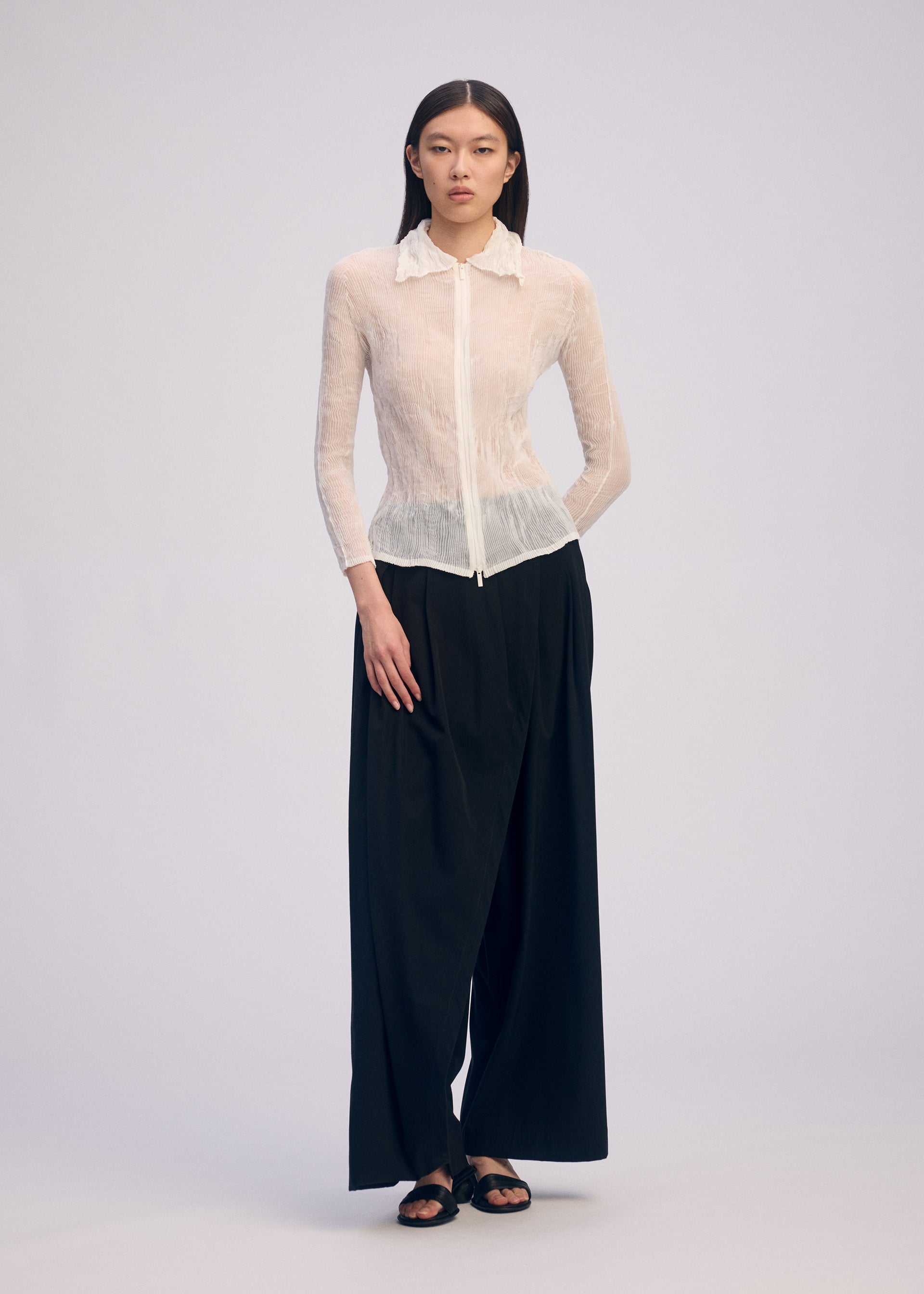 CHIFFON TWIST BK/WT-66 – isseymiyake.com