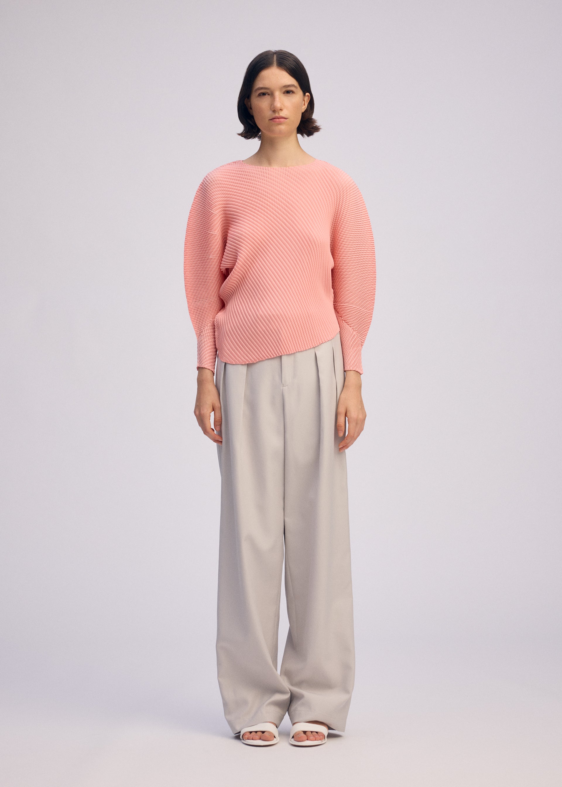 ウィメンズ／トップス – isseymiyake.com