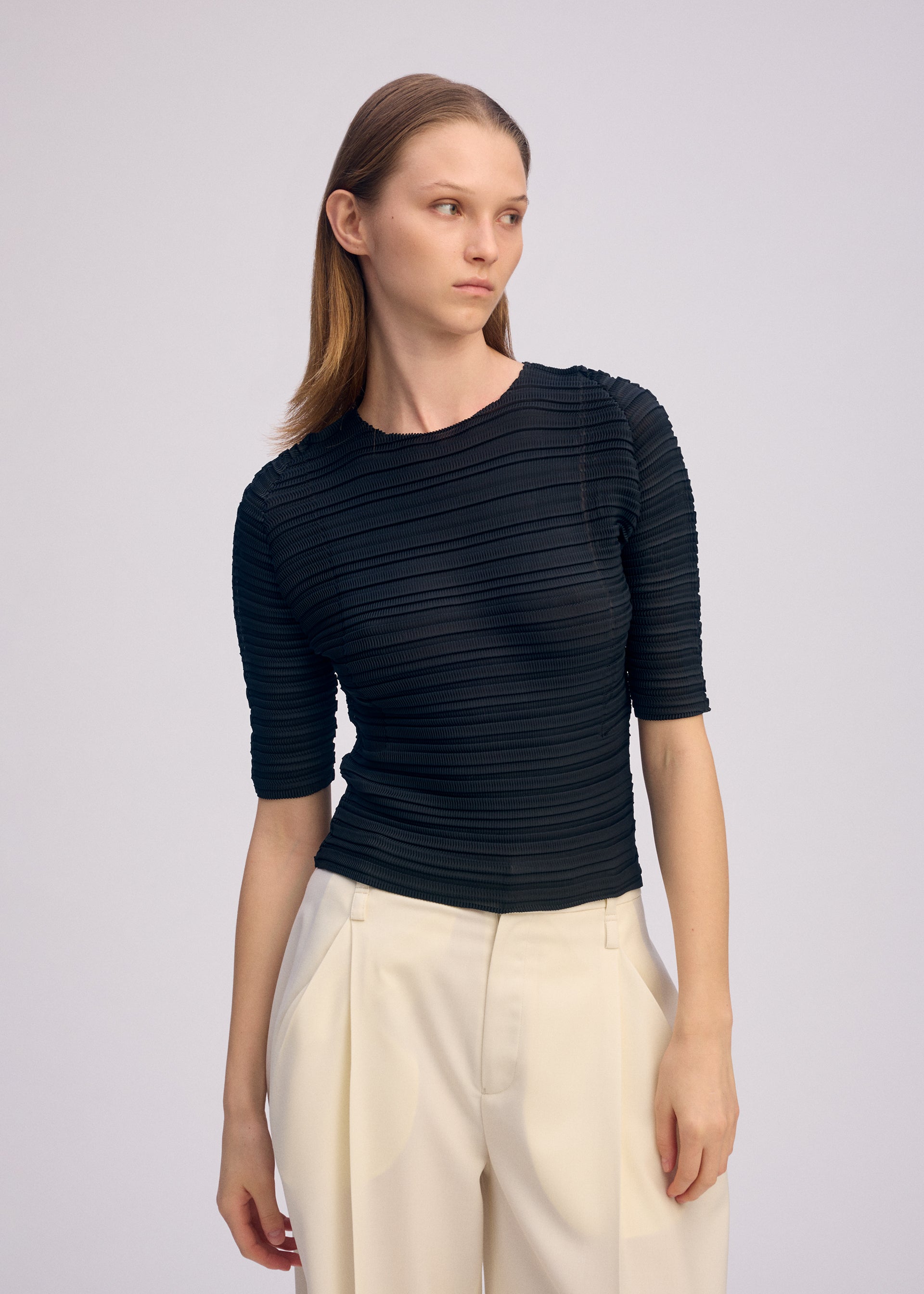 ひとめぼれ JIGGLY PLEATS – isseymiyake.com