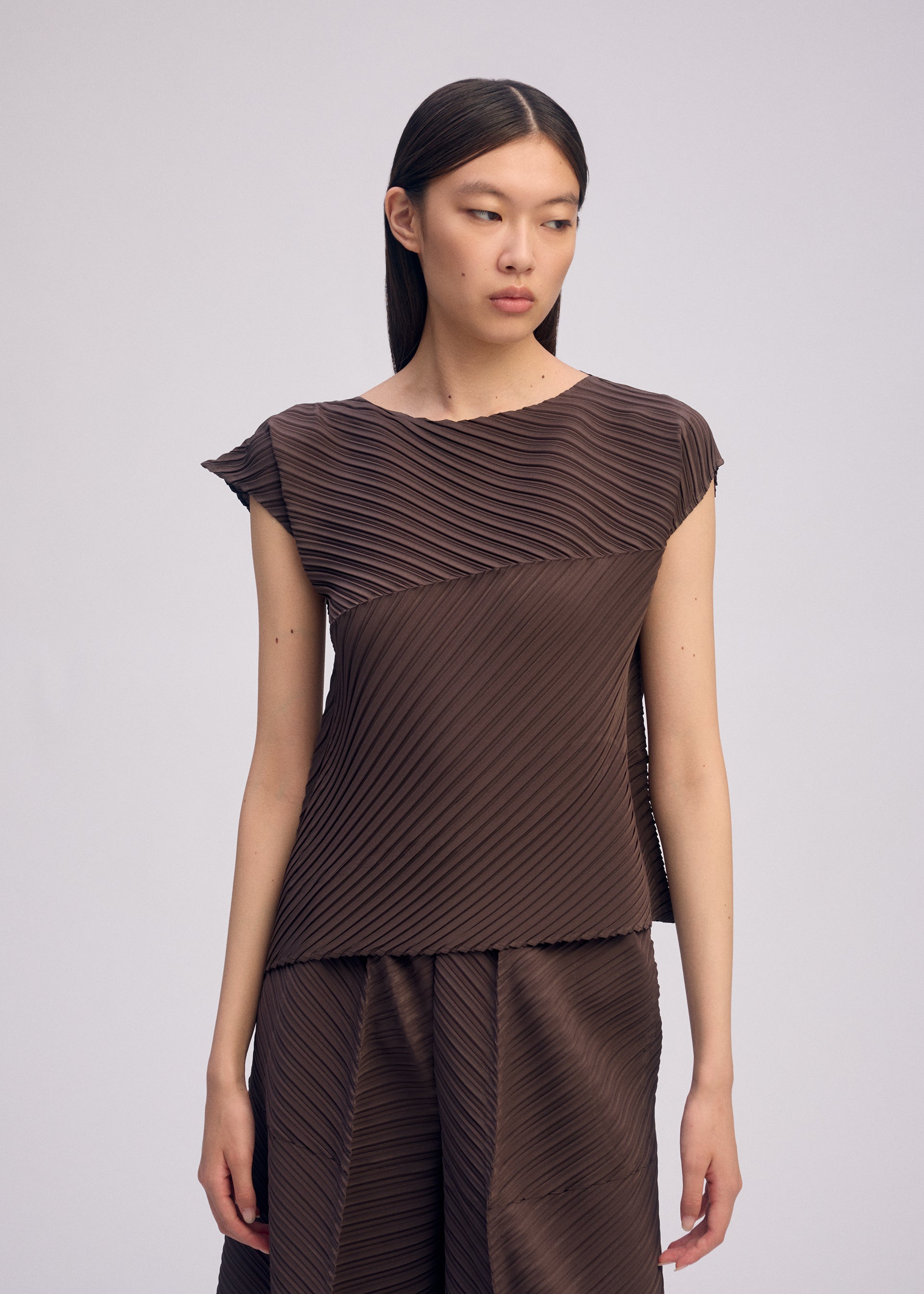 PLASTER PLEATS SOLID – isseymiyake.com