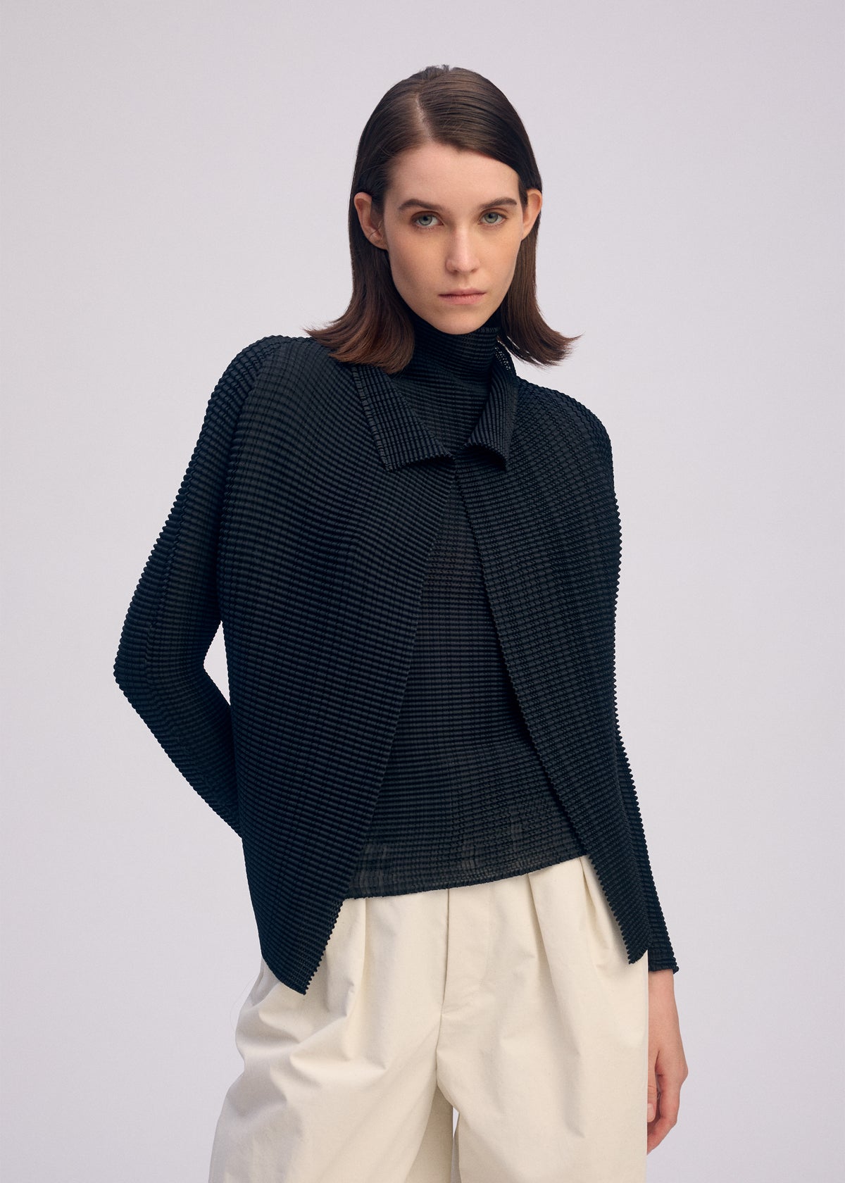 WOOLY PLEATS BK/WT-66、ウィメンズ_トップス_カーディガン、着用画像2