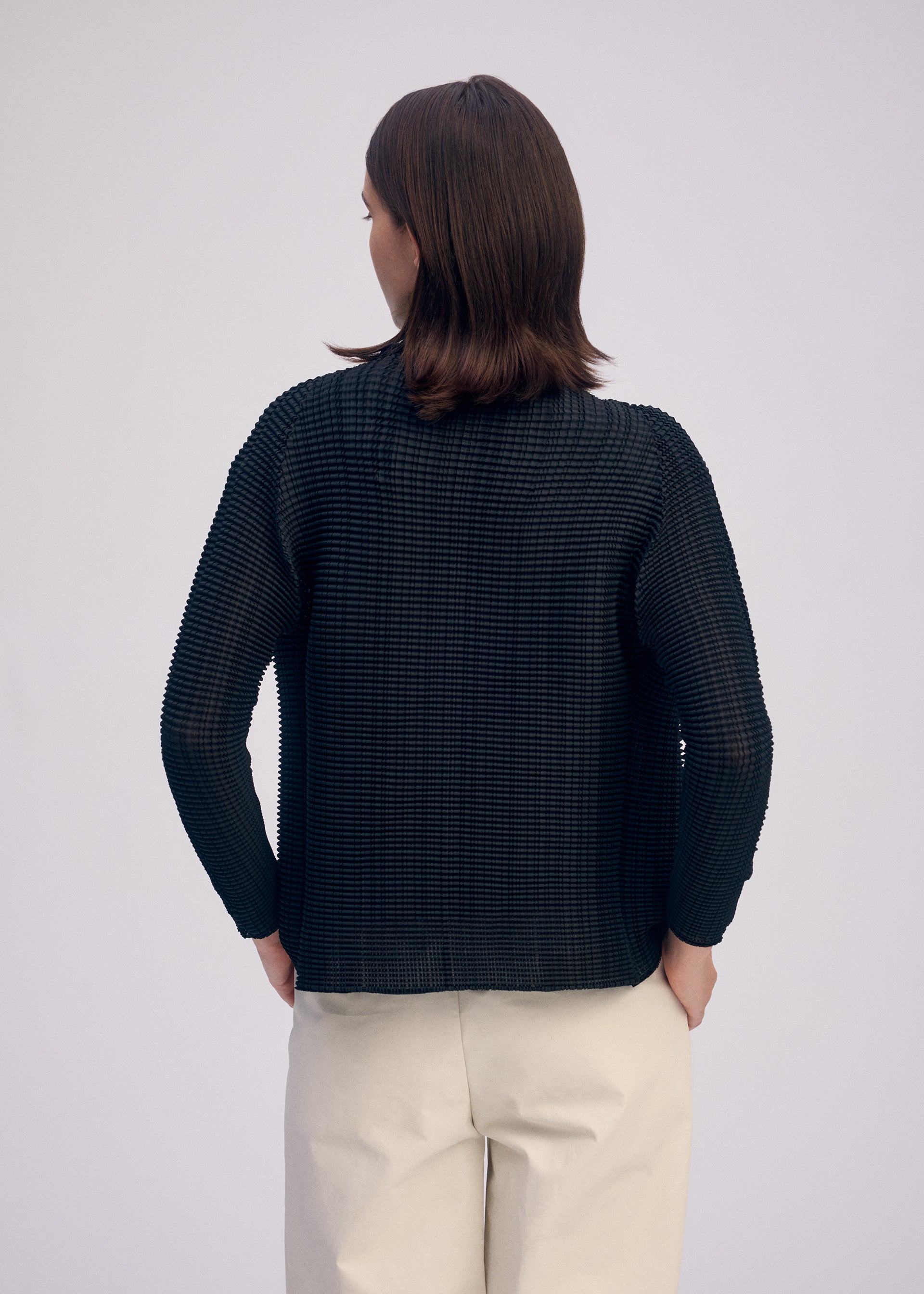 WOOLY PLEATS BK/WT-66、ウィメンズ_トップス_カーディガン、着用画像3