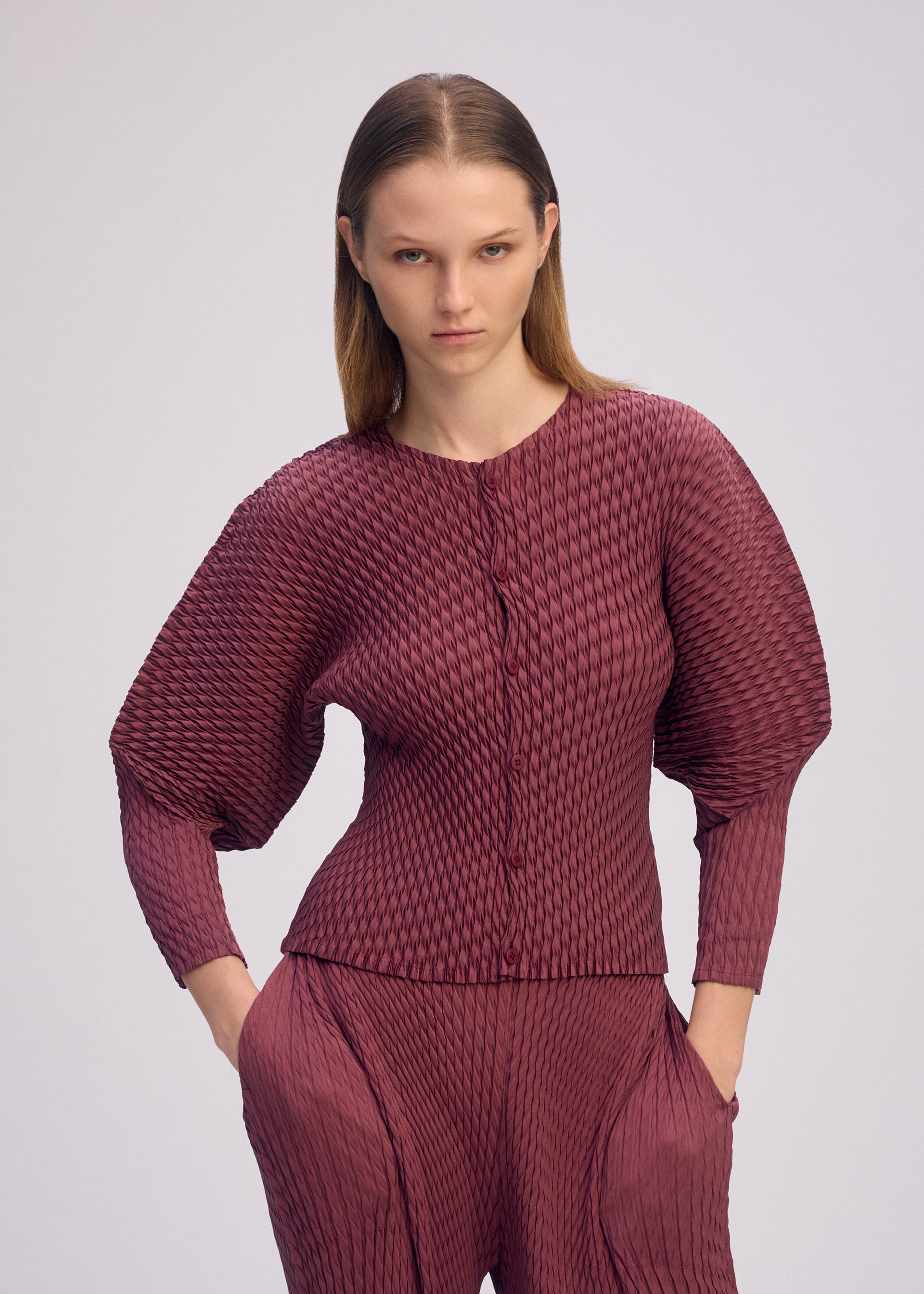SLEEK PLEATS – isseymiyake.com