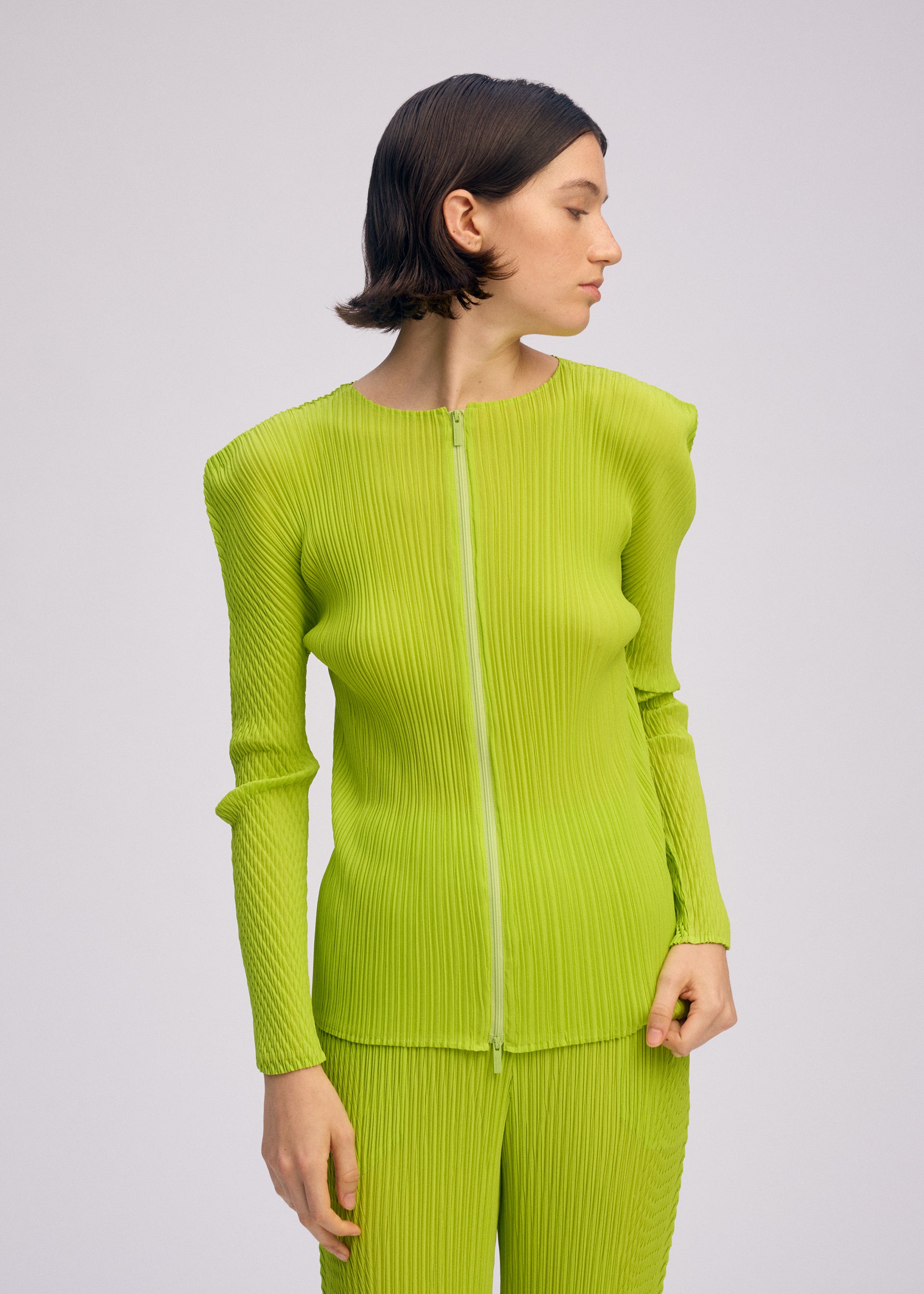 BOX SHOULDER PLEATS – isseymiyake.com