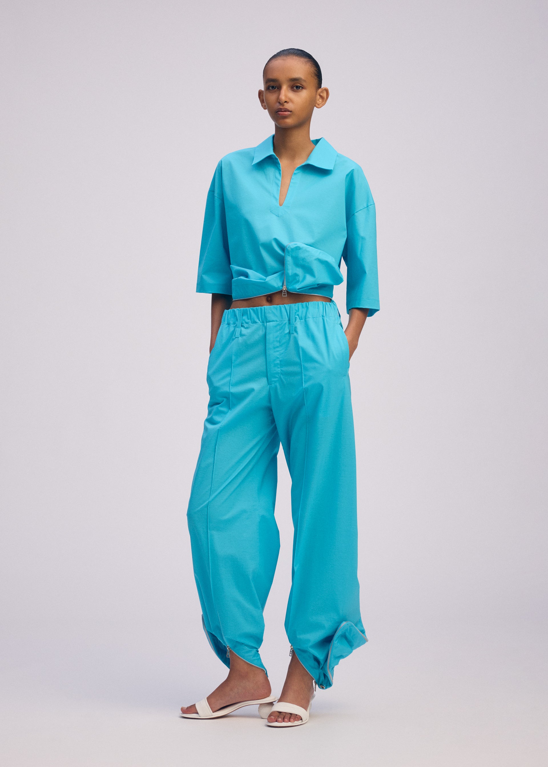 (T.) ISSEY MIYAKE 水色ドットデザイン半袖Tシャツ FASTEN UP – isseymiyake.com