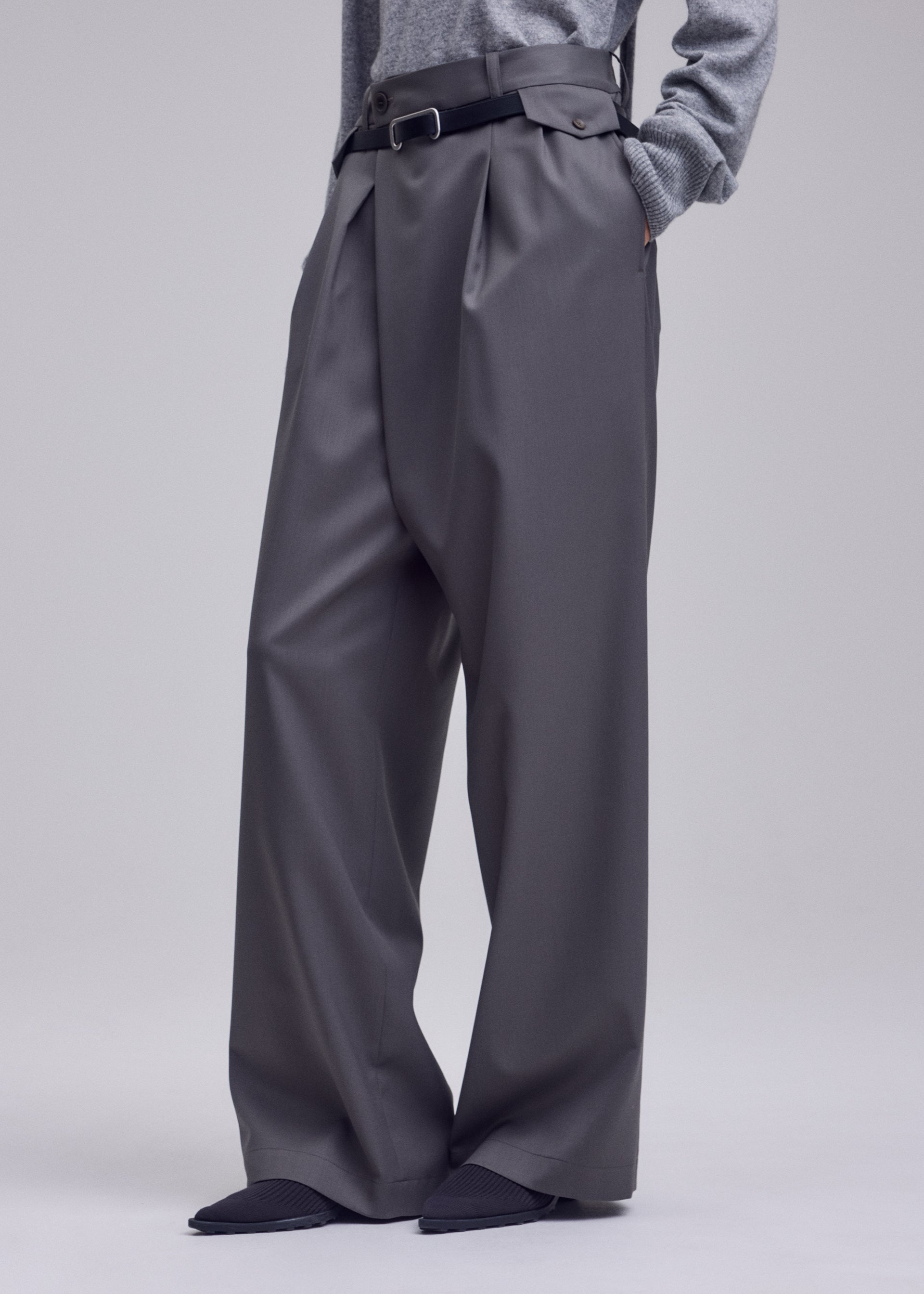 LUSTROUS WOOL PANTS、ウィメンズ_パンツ、着用画像3