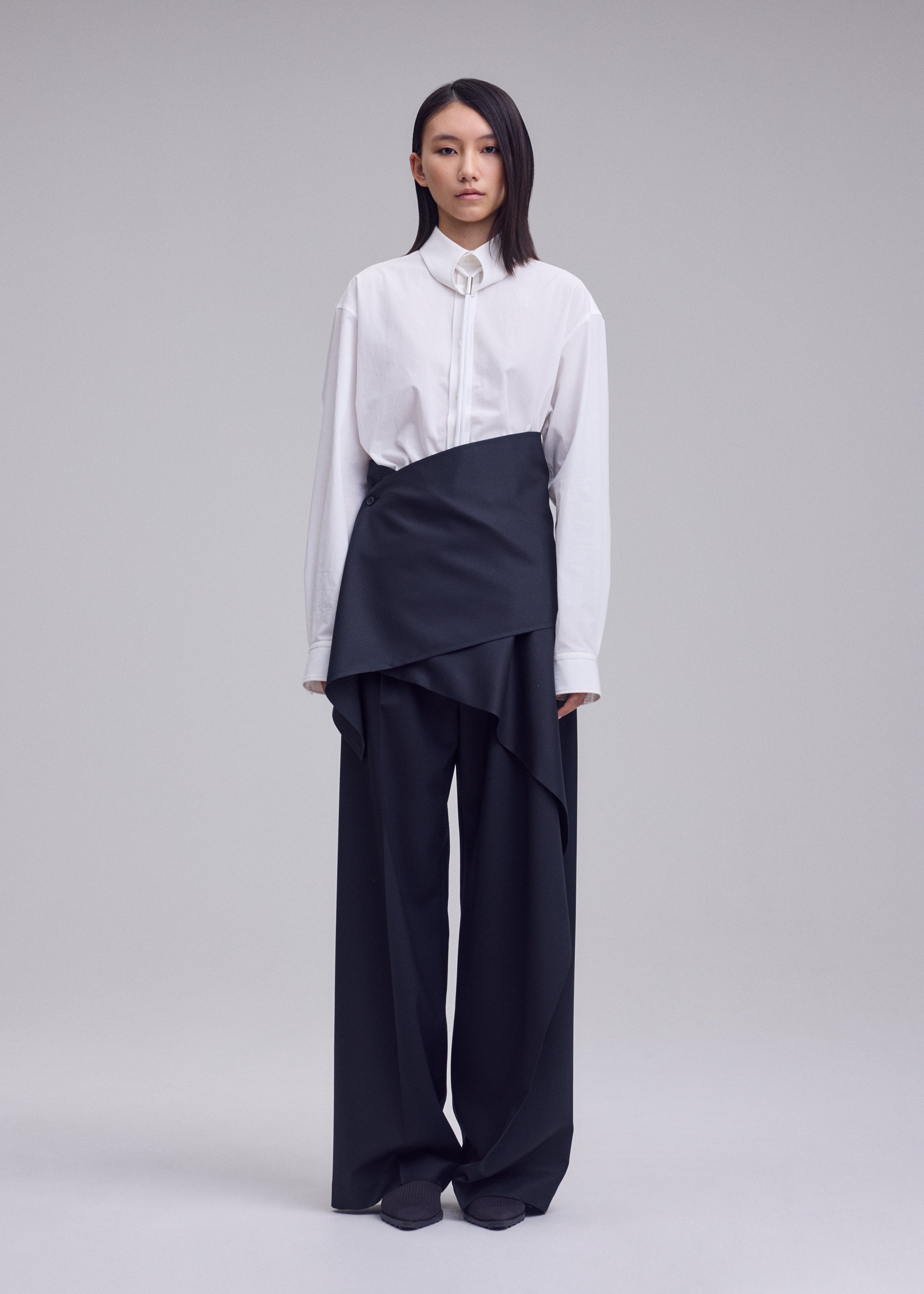LUSTROUS WOOL PANTS、ウィメンズ_パンツ、着用画像1