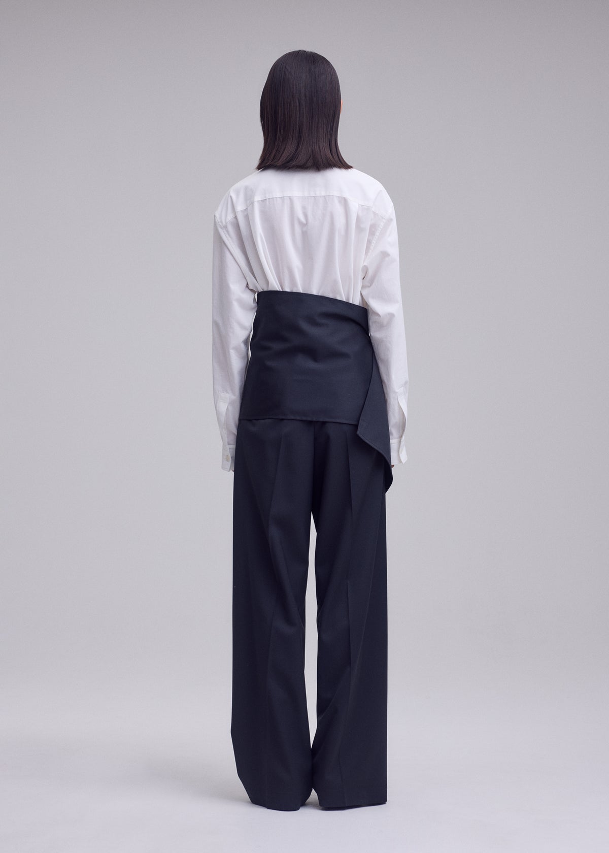 LUSTROUS WOOL PANTS、ウィメンズ_パンツ、着用画像2