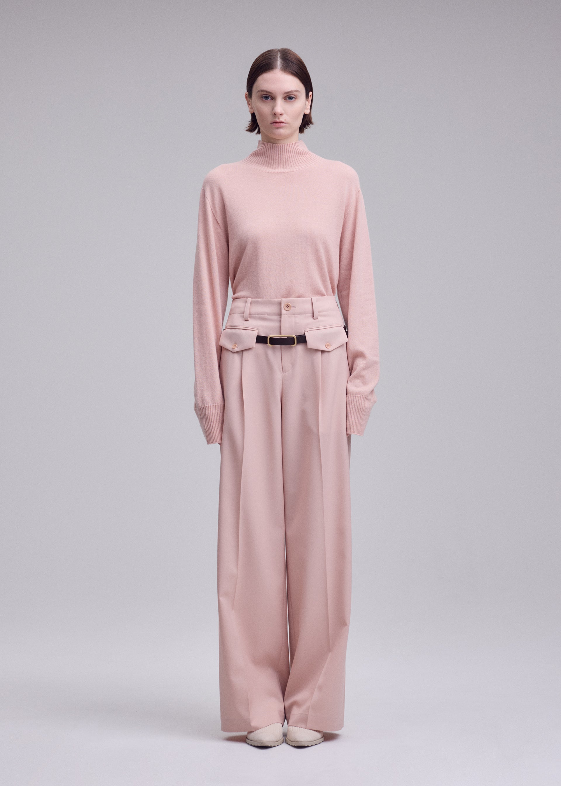 LUSTROUS WOOL PANTS、ウィメンズ_パンツ、着用画像1