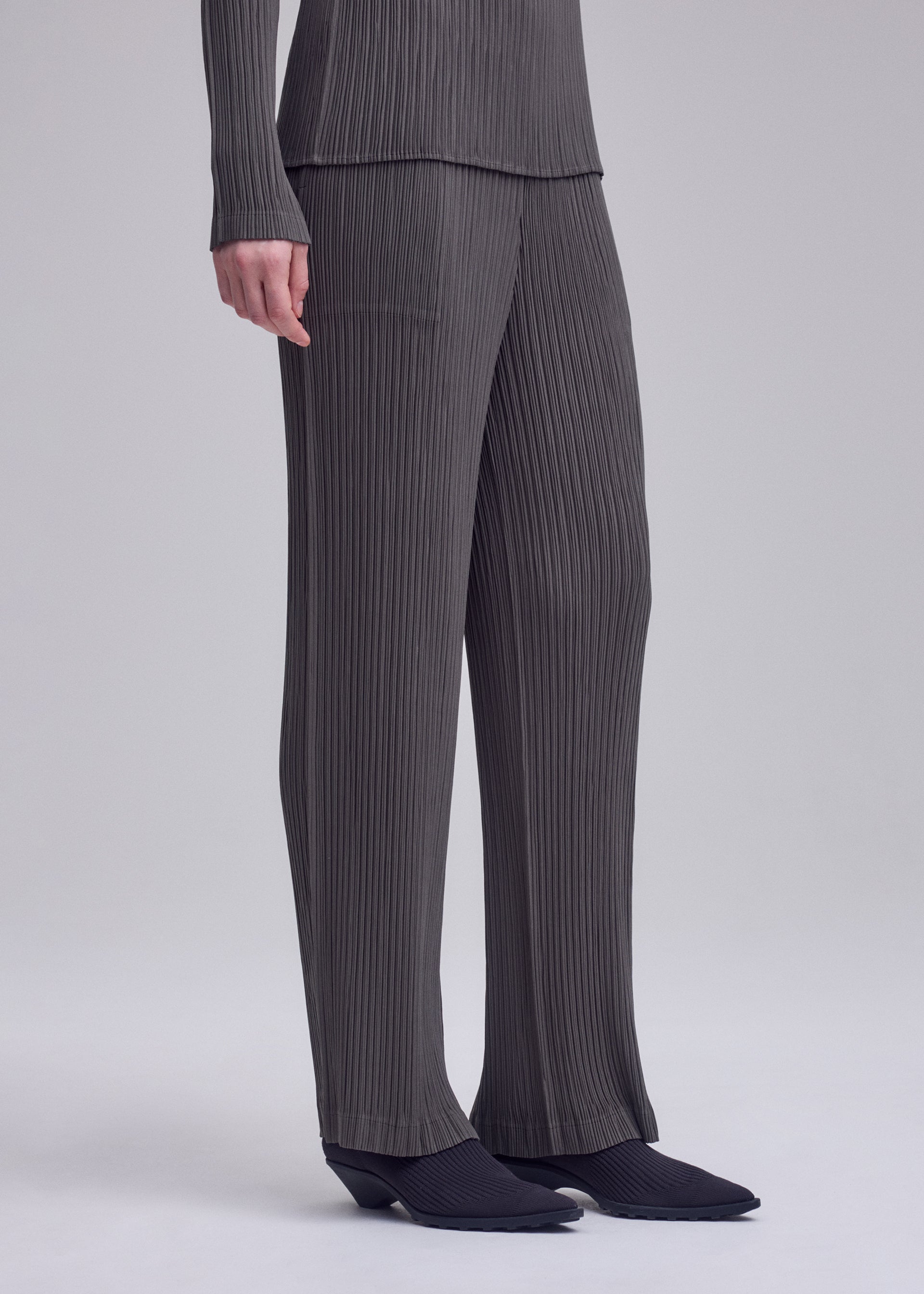 HATCHING PLEATS – isseymiyake.com