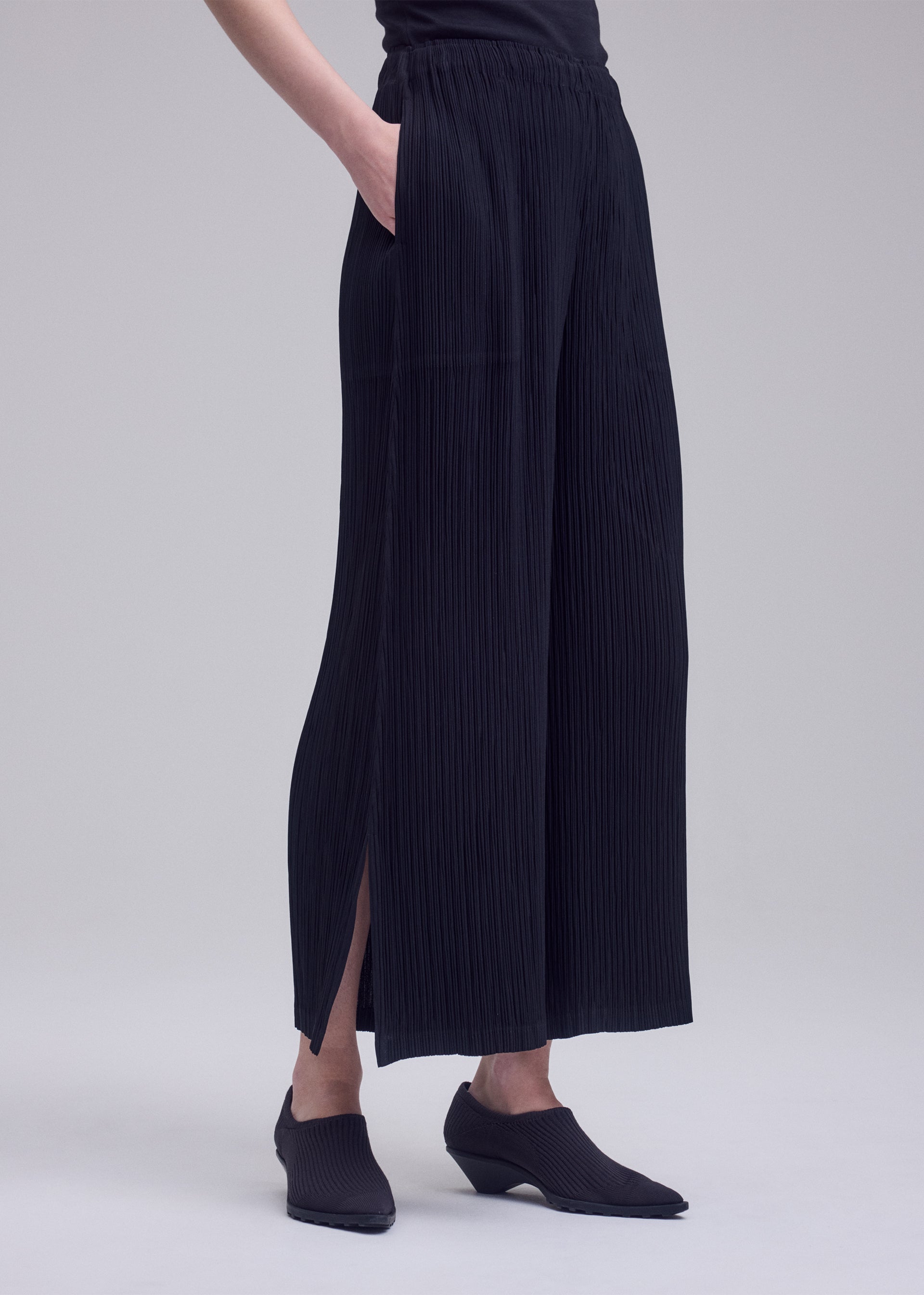HATCHING BOTTOMS – isseymiyake.com