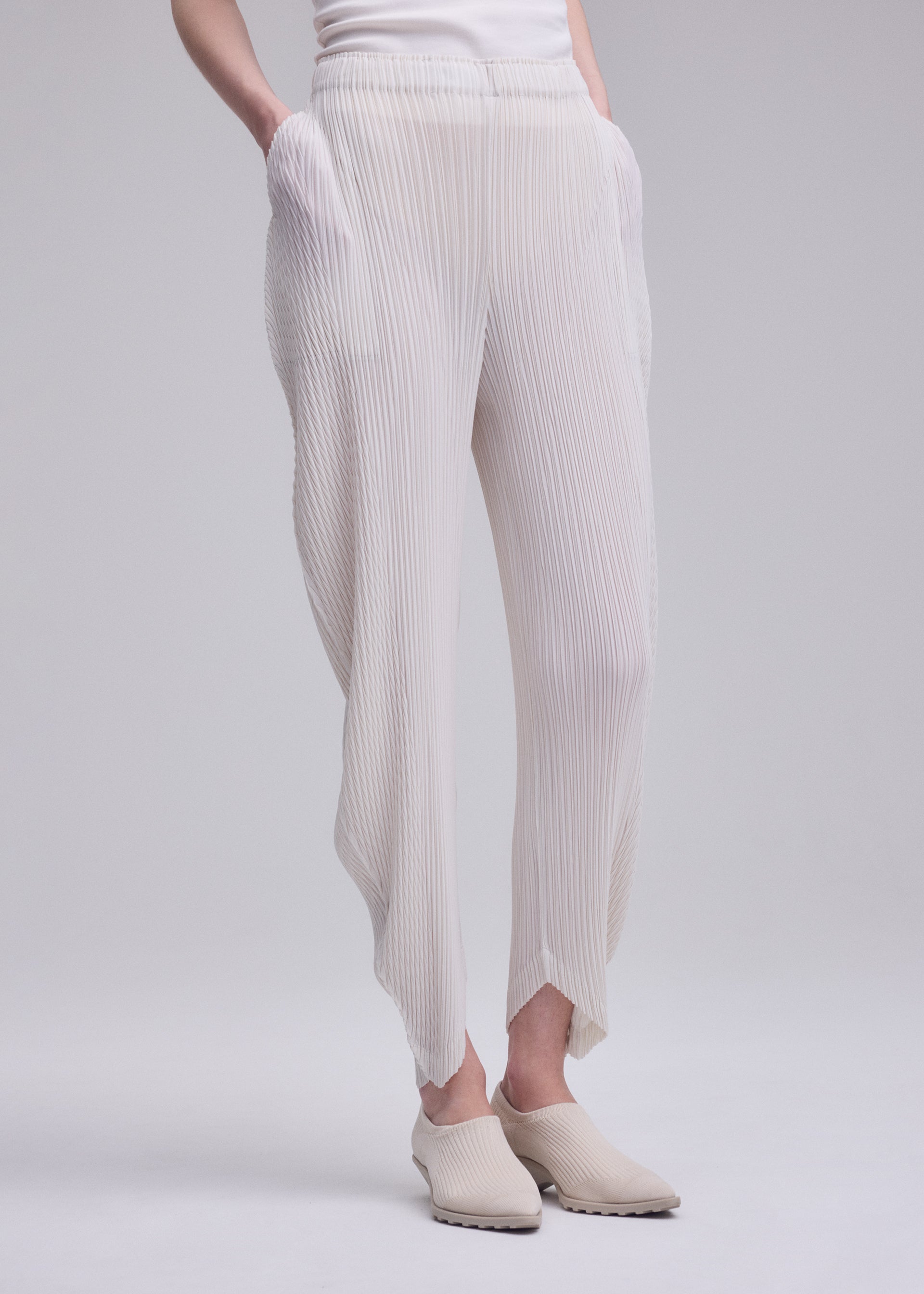 LEAF PLEATS、ウィメンズ_パンツ、着用画像3