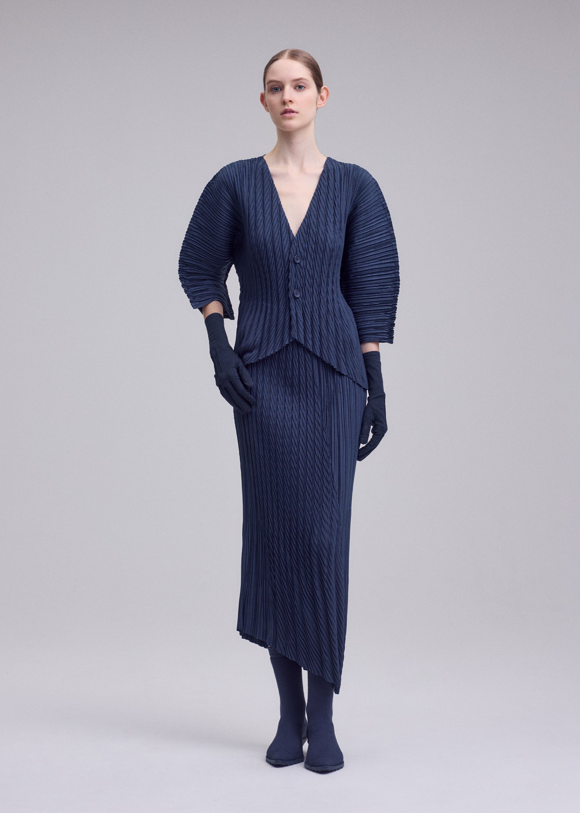 UNFURLING PLEATS – isseymiyake.com