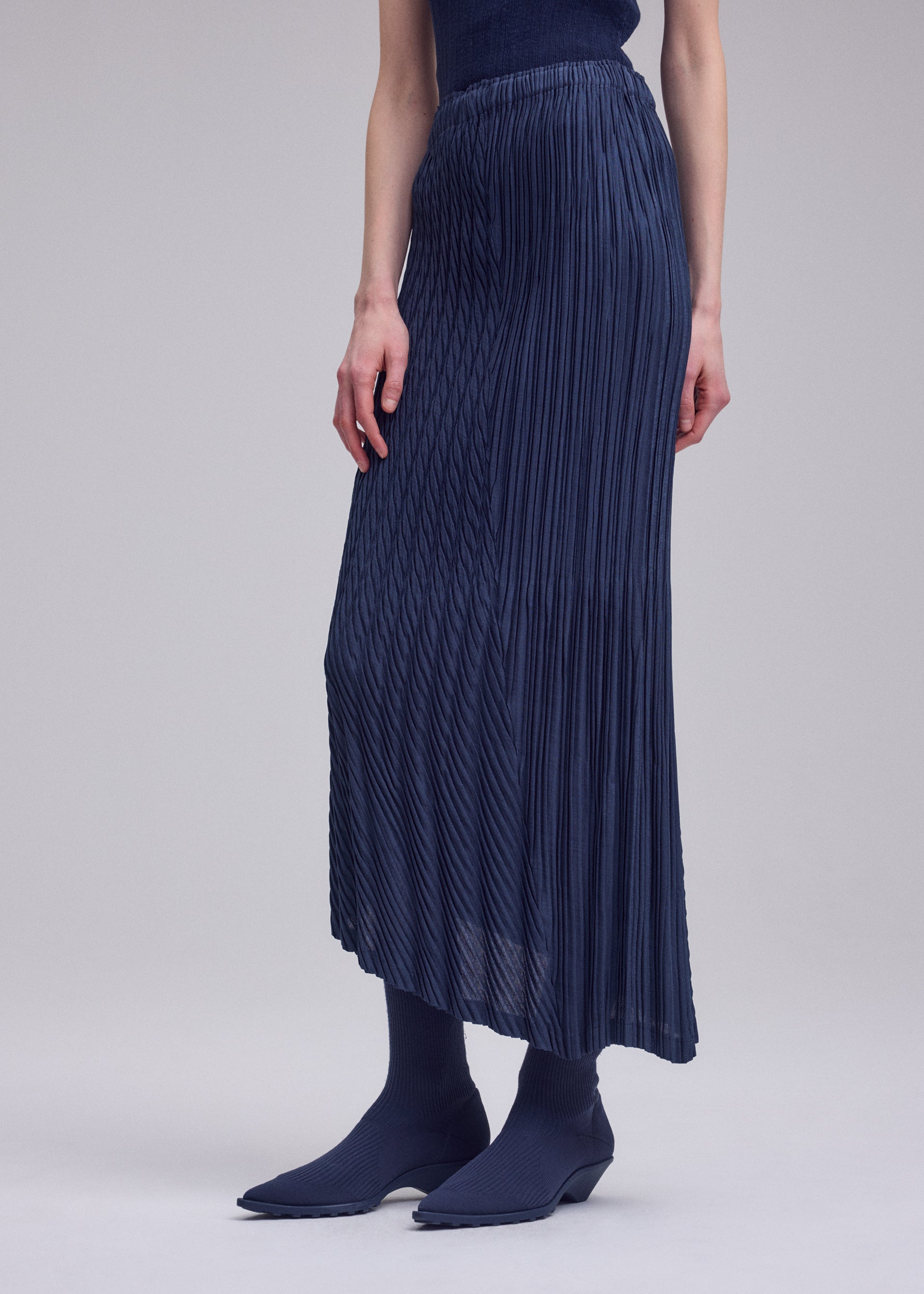 UNFURLING PLEATS – isseymiyake.com