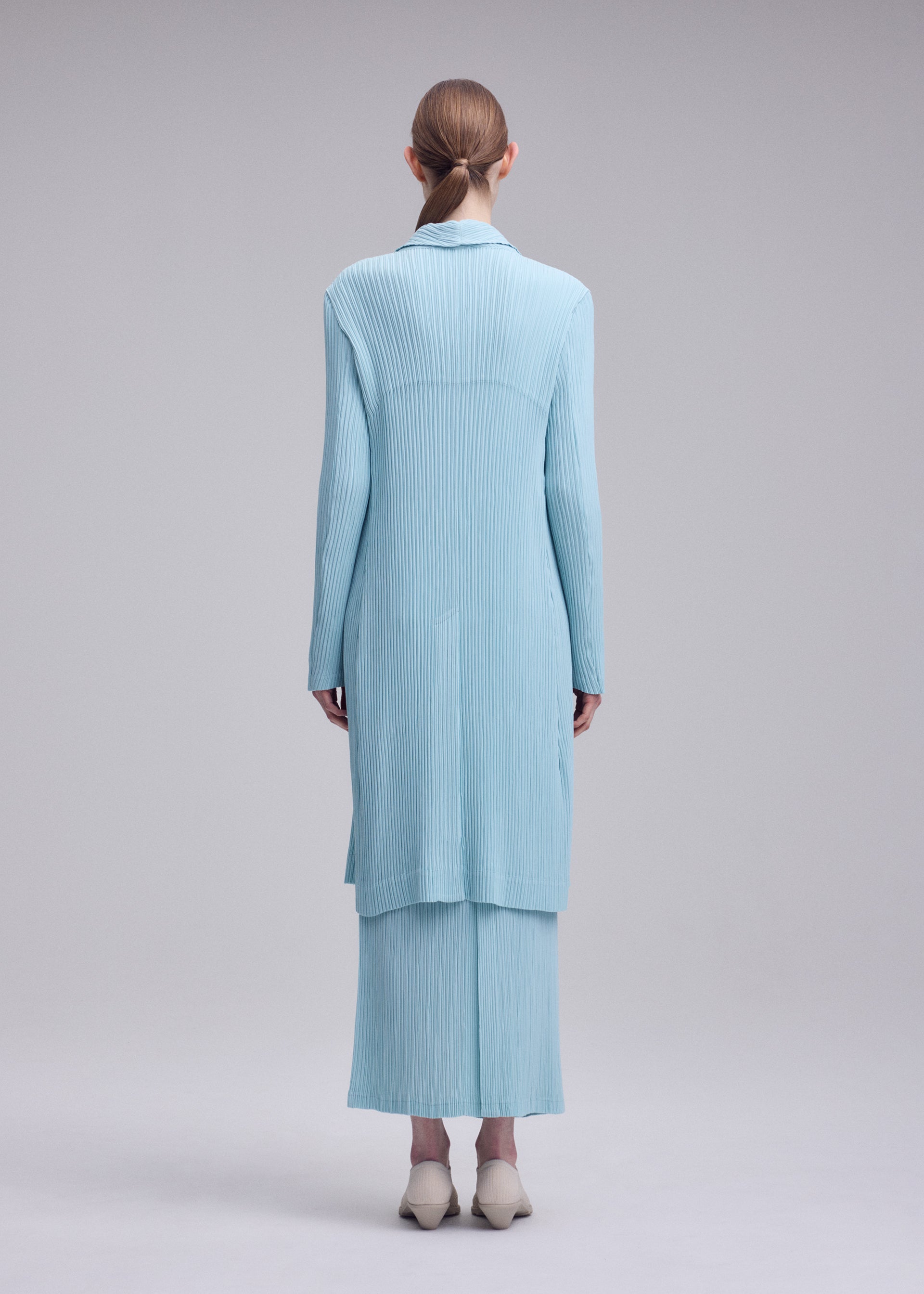 HATCHING PLEATS – isseymiyake.com HATCHING PLEATS – isseymiyake.com