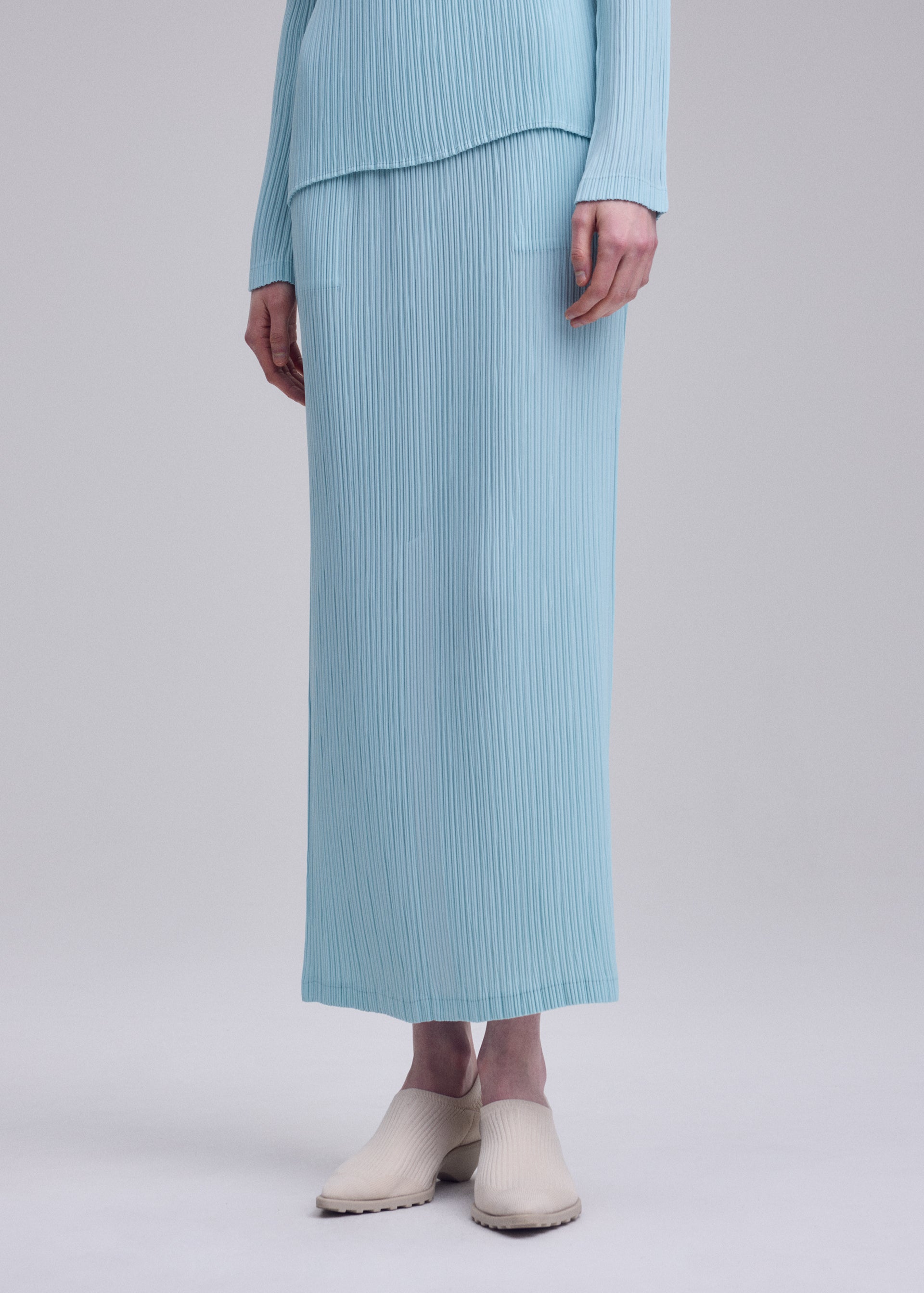 HATCHING PLEATS – isseymiyake.com